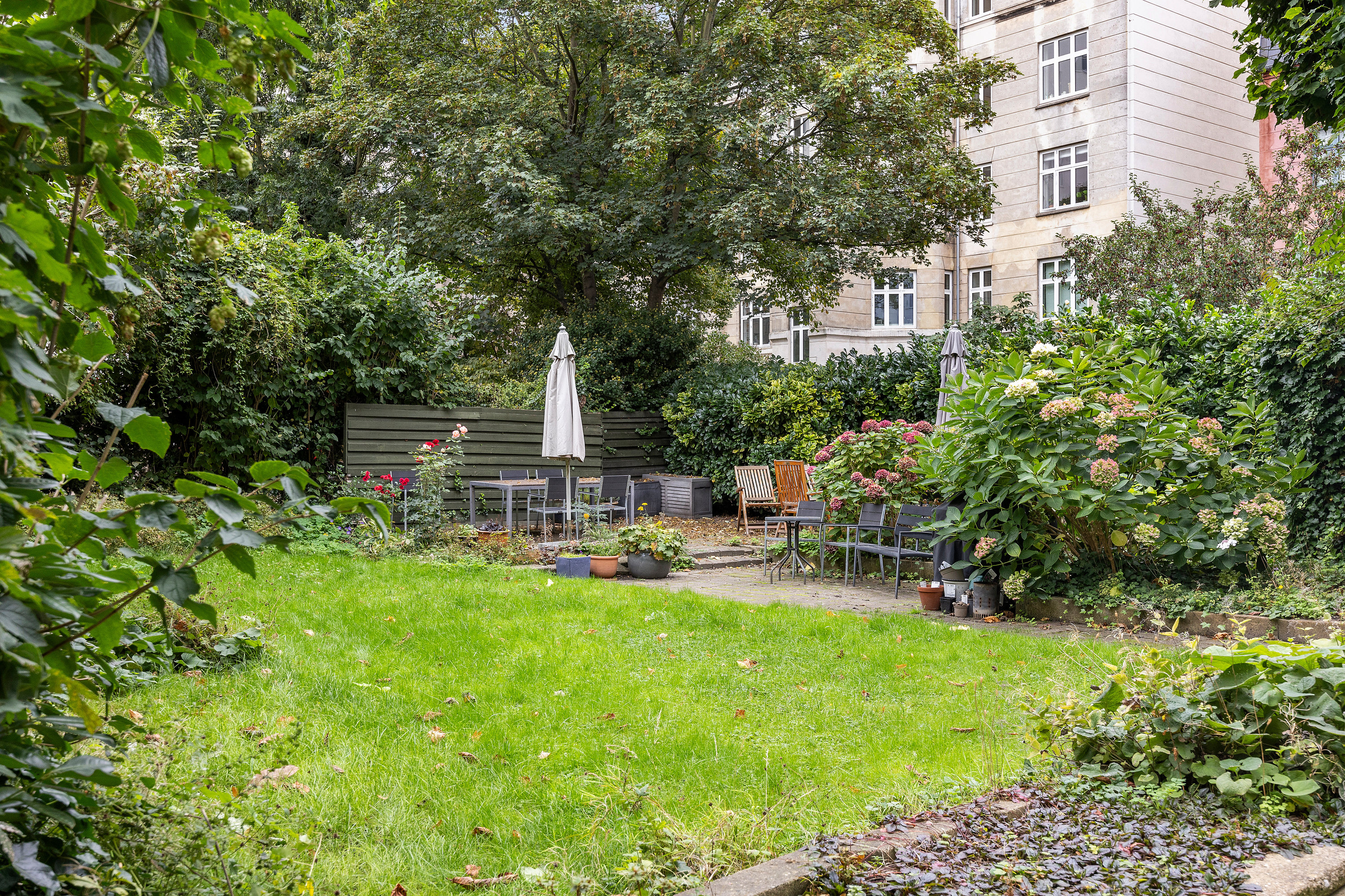 Fremhævet  billede i fuldskærmstilstand. Billede af Adolph Steens Alle 5, 3. th., 1971 Frederiksberg C