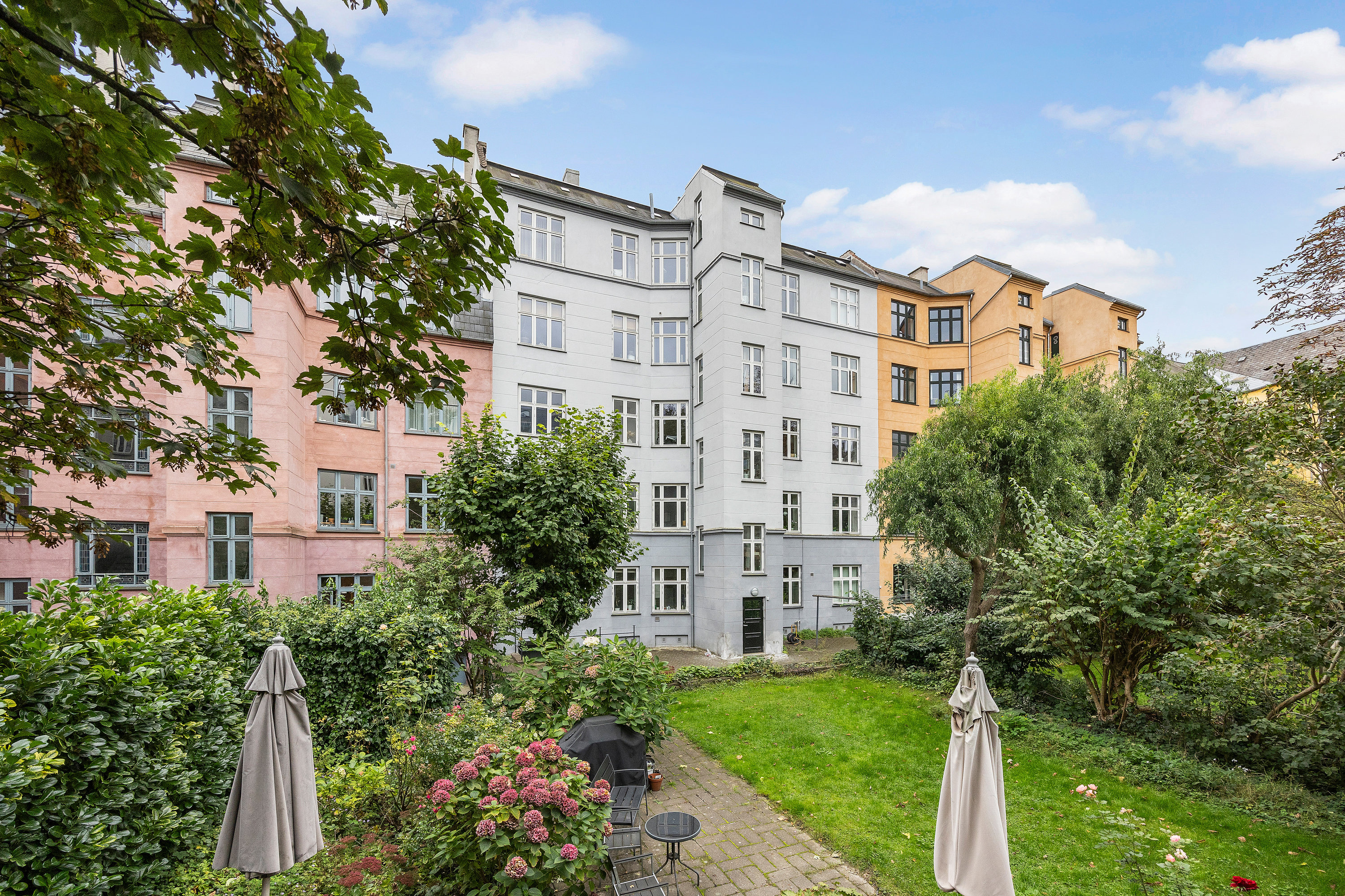 Fremhævet  billede i fuldskærmstilstand. Billede af Adolph Steens Alle 5, 3. th., 1971 Frederiksberg C