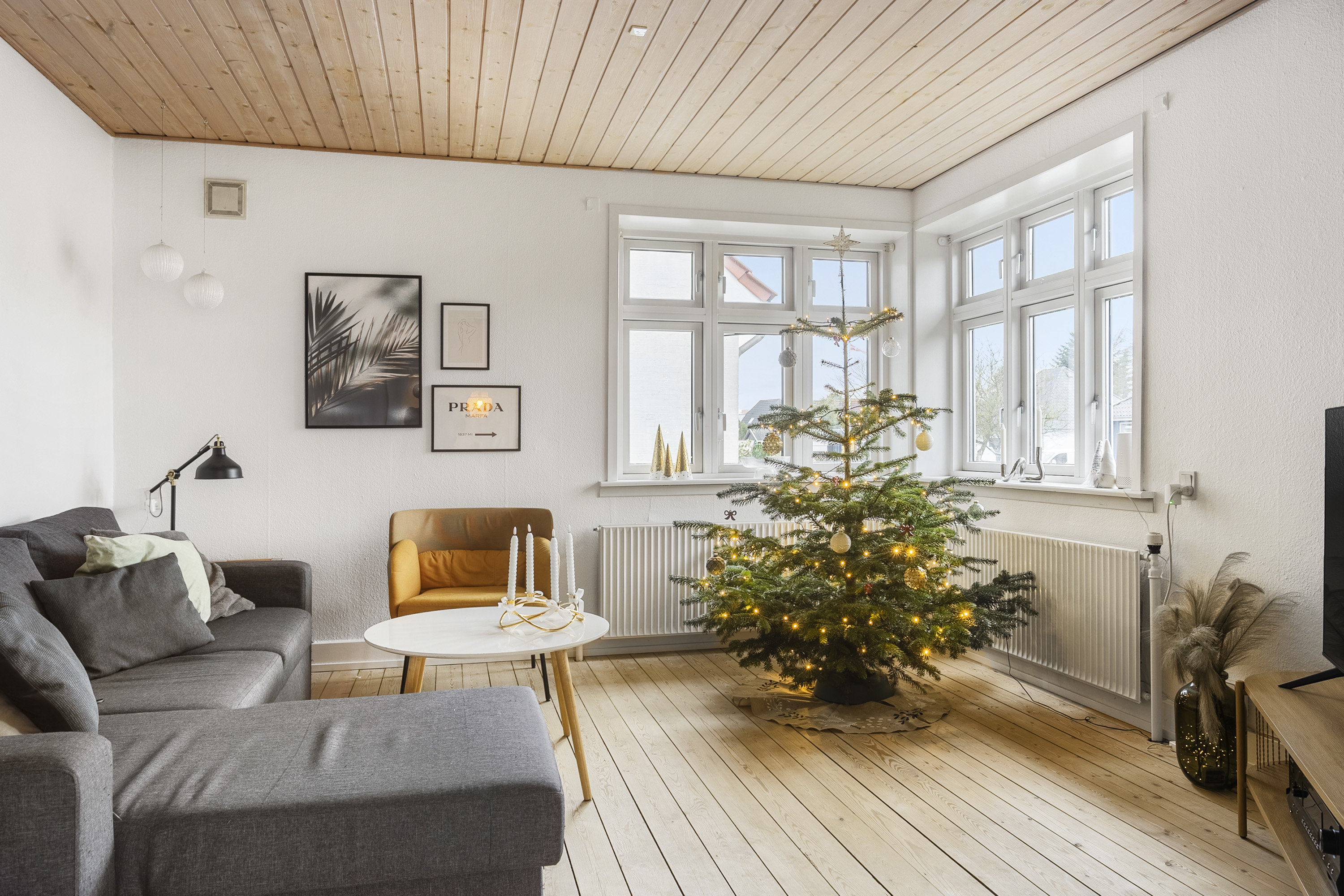 Fremhævet stue billede i fuldskærmstilstand. Billede af Solvang 14, 6600 Vejen