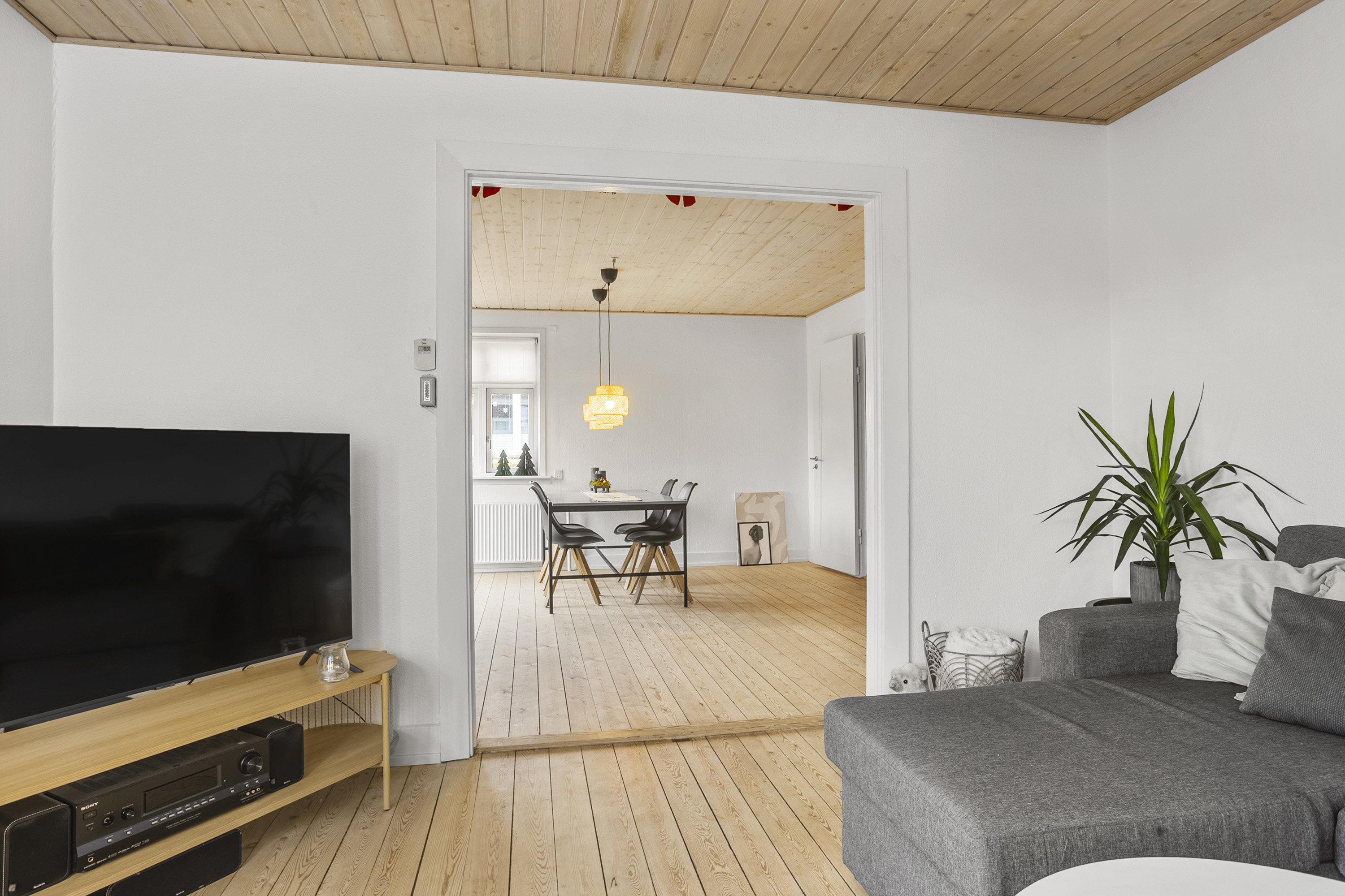 Fremhævet stue billede i fuldskærmstilstand. Billede af Solvang 14, 6600 Vejen