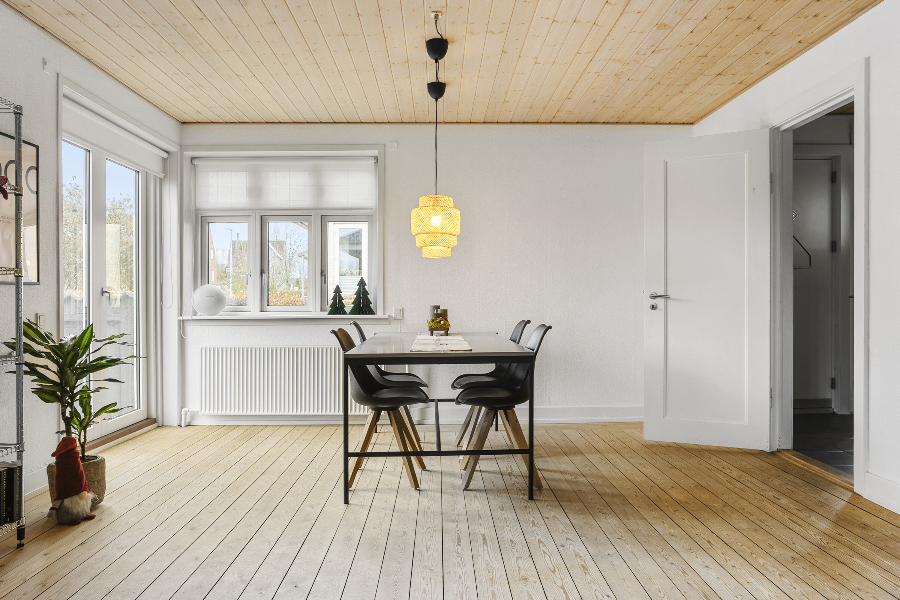 Fremhævet spisestue billede i fuldskærmstilstand. Billede af Solvang 14, 6600 Vejen