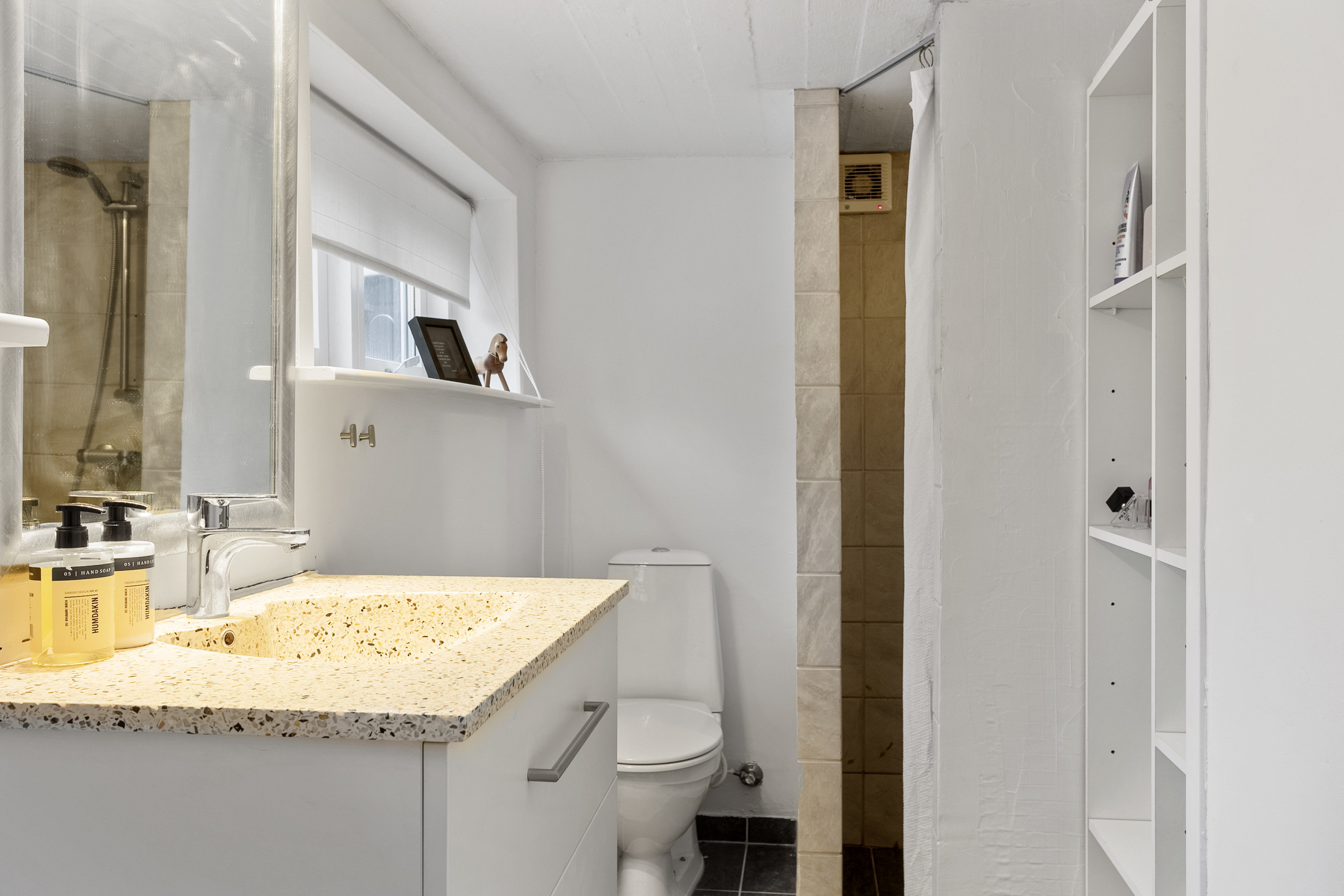 Fremhævet badeværelse billede i fuldskærmstilstand. Billede af Solvang 14, 6600 Vejen