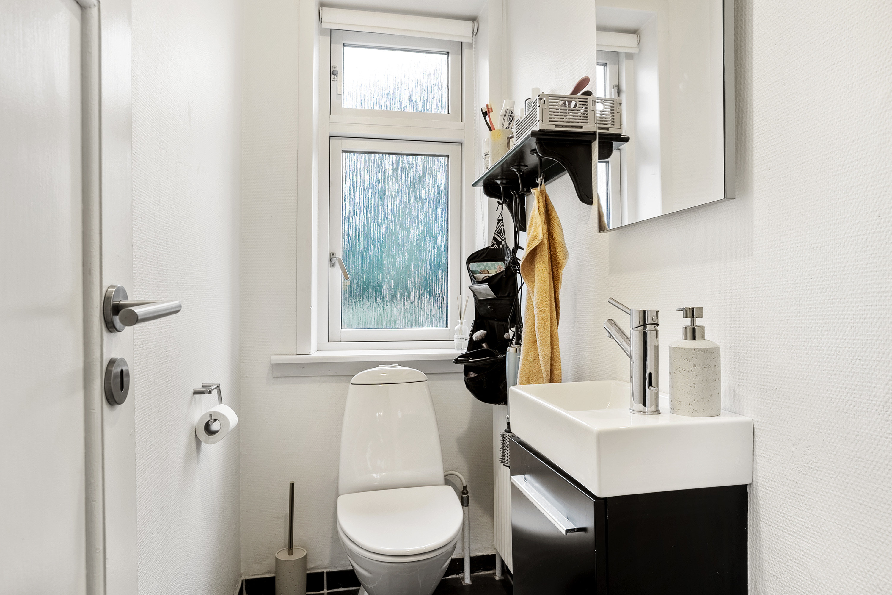 Fremhævet toilet billede i fuldskærmstilstand. Billede af Solvang 14, 6600 Vejen