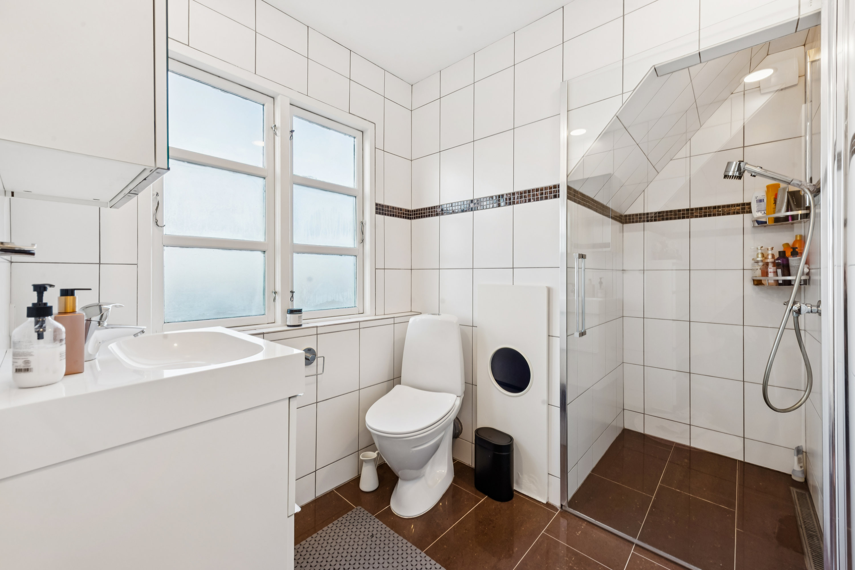 Fremhævet badeværelse billede i fuldskærmstilstand. Billede af Dyssevænget 33, 2700 Brønshøj