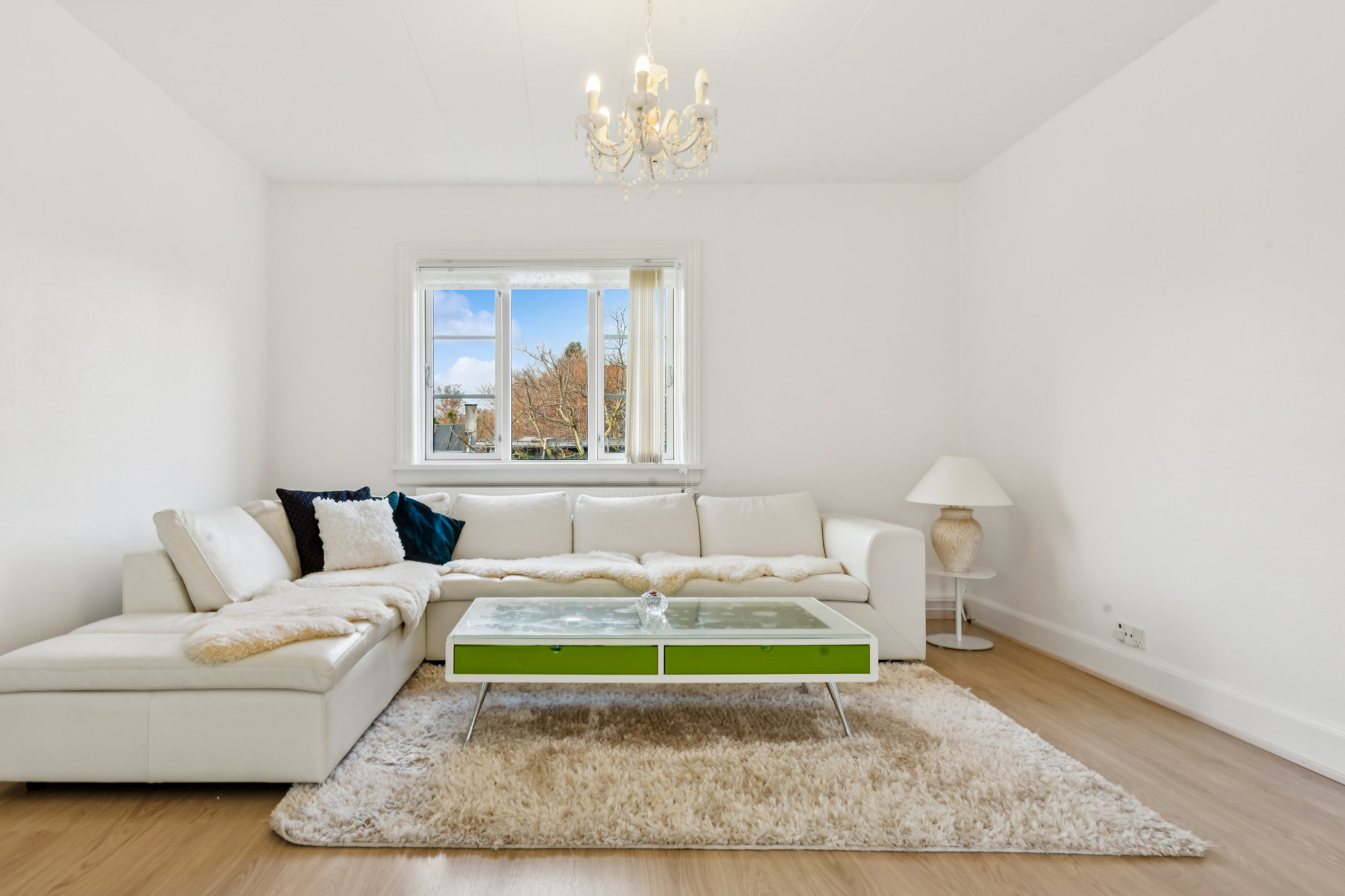 Fremhævet stue billede i fuldskærmstilstand. Billede af Dyssevænget 33, 2700 Brønshøj