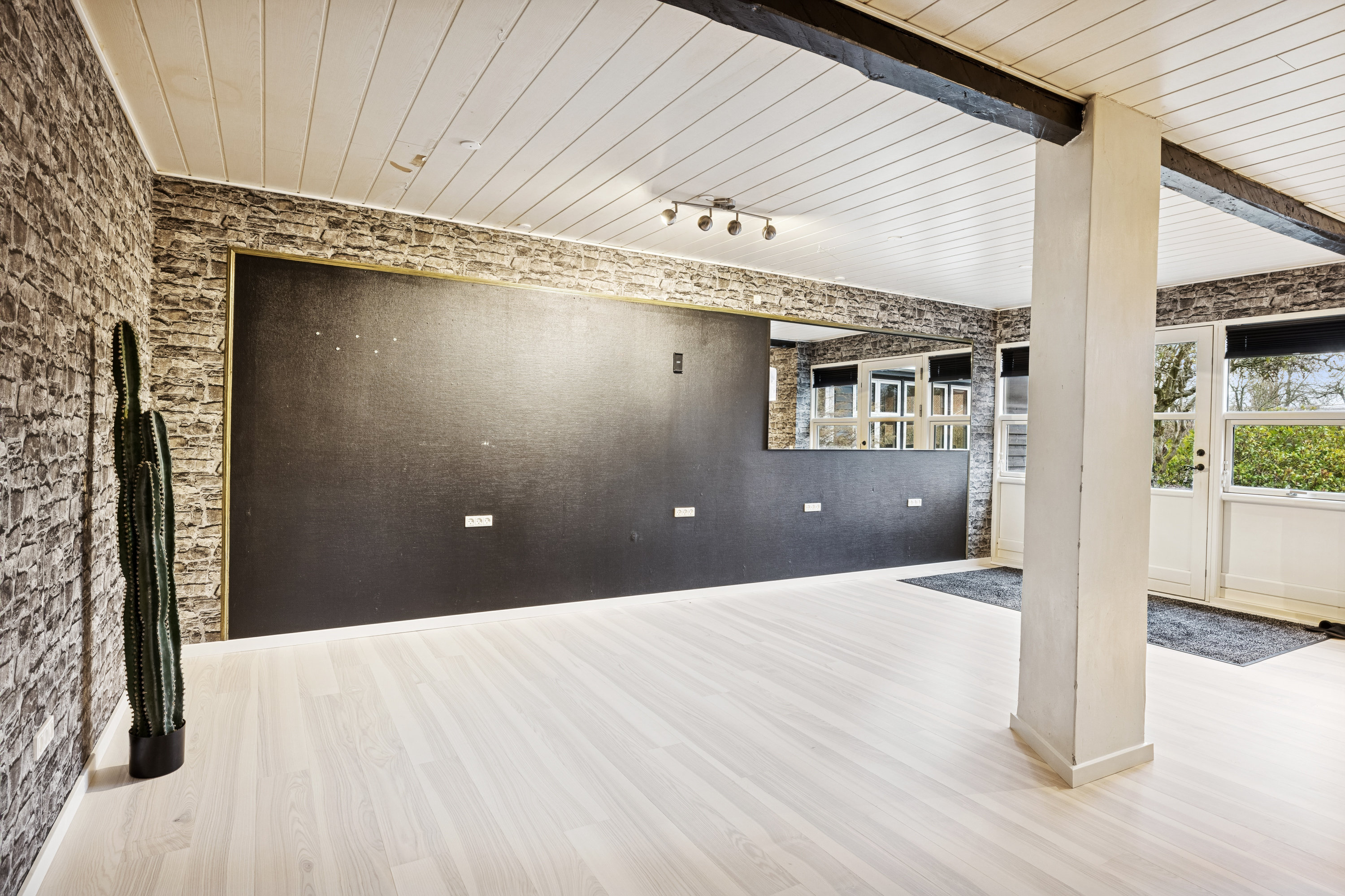 Fremhævet stue billede i fuldskærmstilstand. Billede af Vestre Skivevej 149B, Sjørup, 8800 Viborg