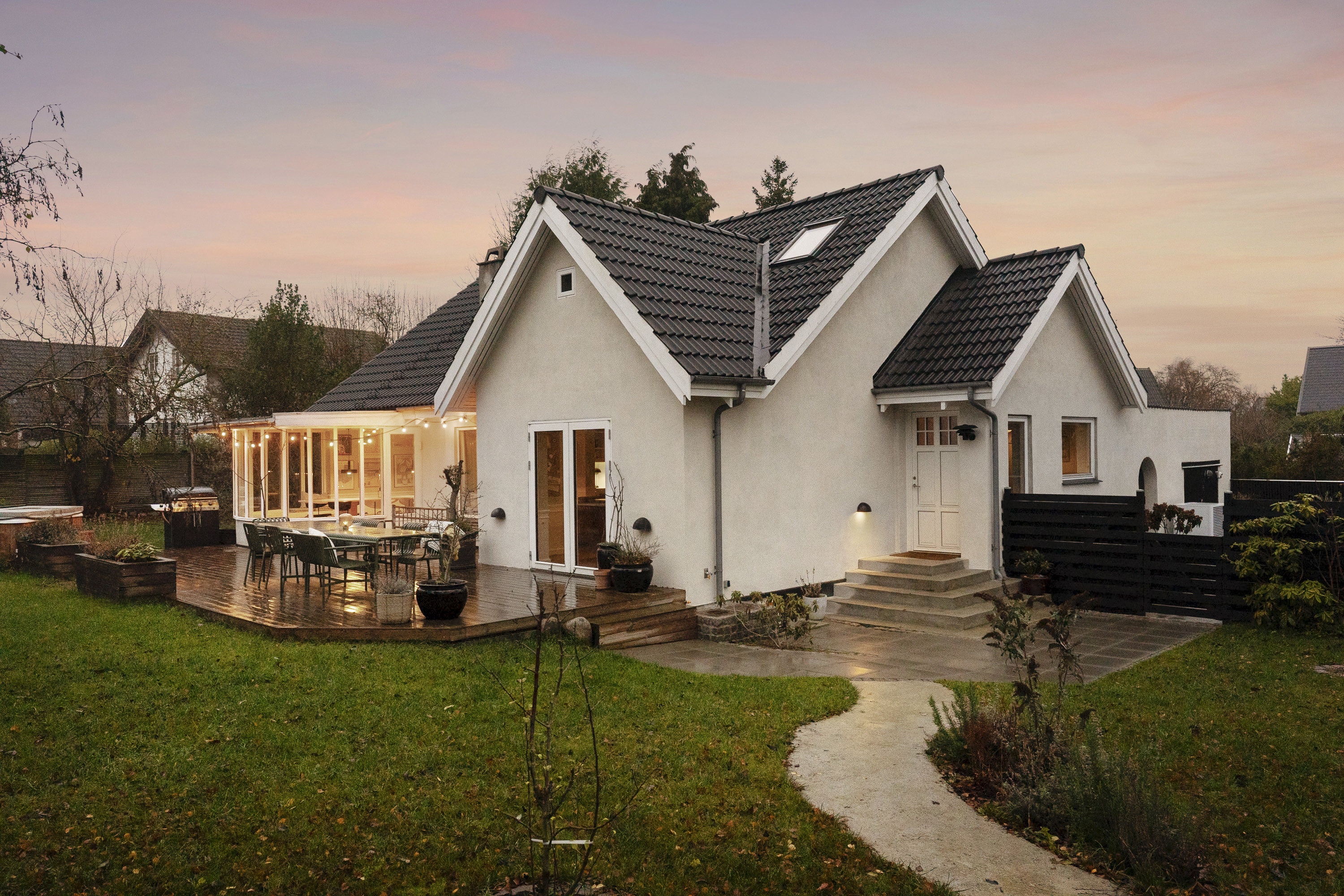 Fremhævet ejendommen billede i fuldskærmstilstand. Billede af Rønnebækengen 1, 2660 Brøndby Strand