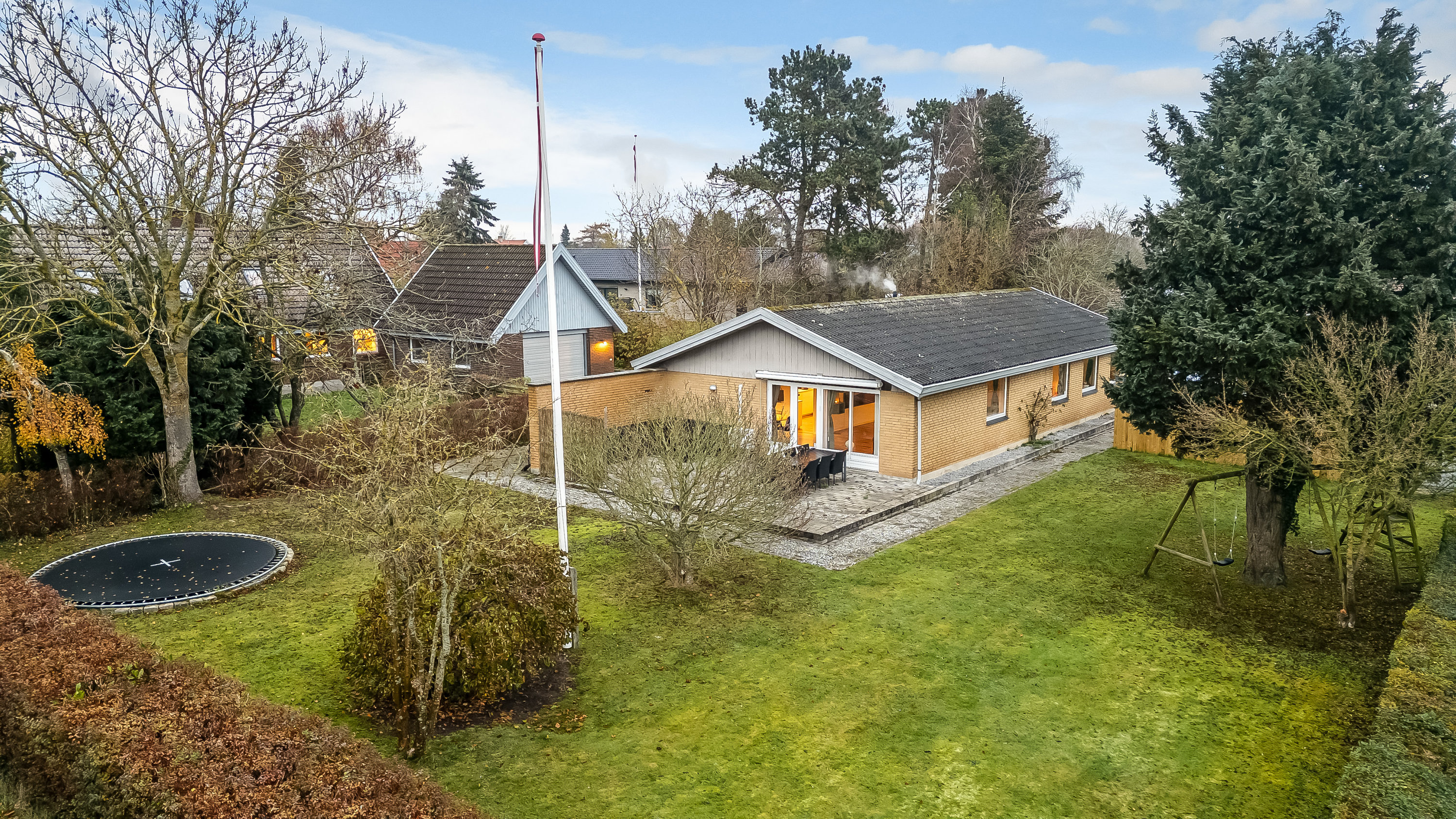 Fremhævet facade billede i fuldskærmstilstand. Billede af Kildevænget 46, Meløse, 3320 Skævinge