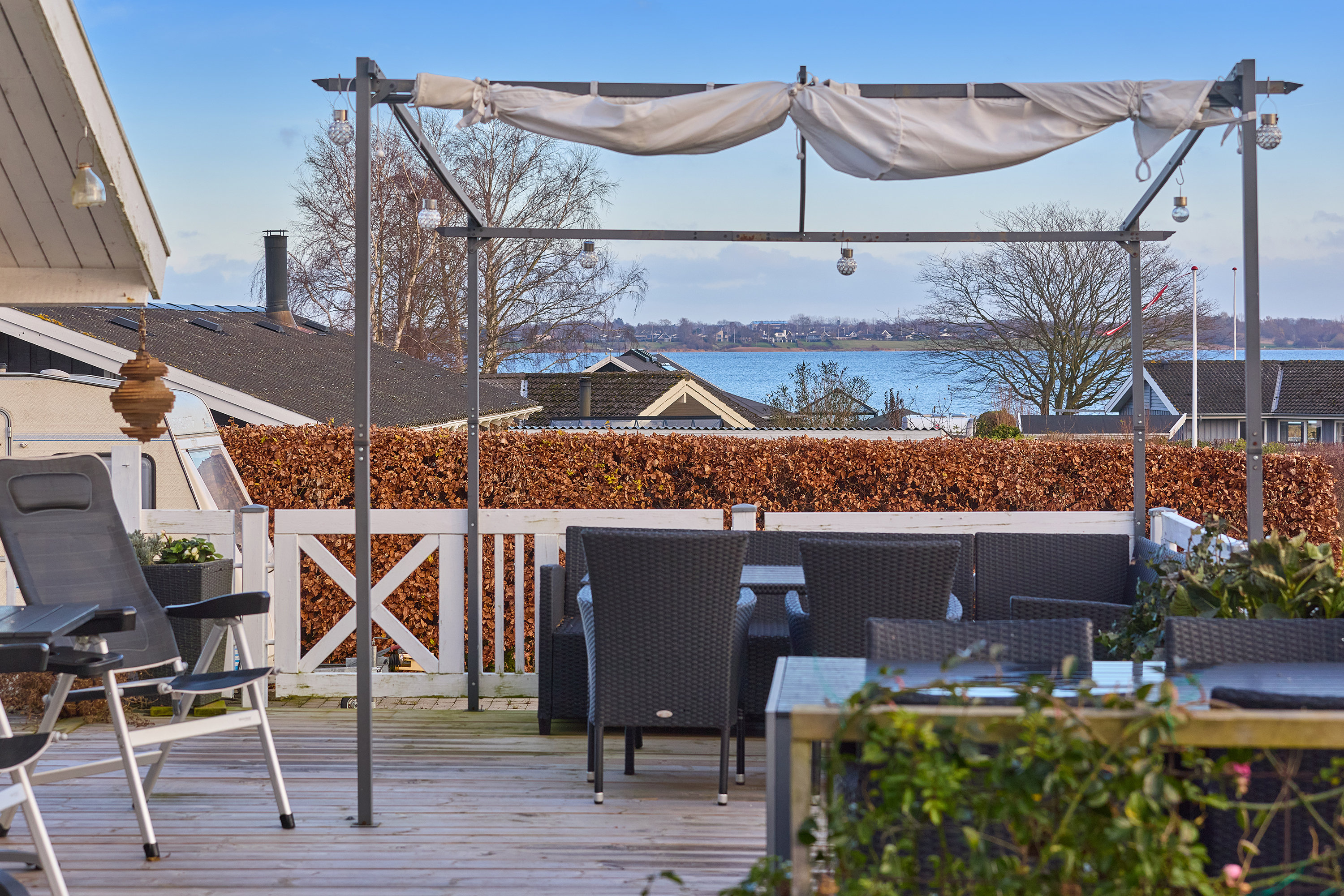 Fremhævet terrasse billede i fuldskærmstilstand. Billede af Strandgangen 7, Gerlev Strandpark, 3630 Jægerspris