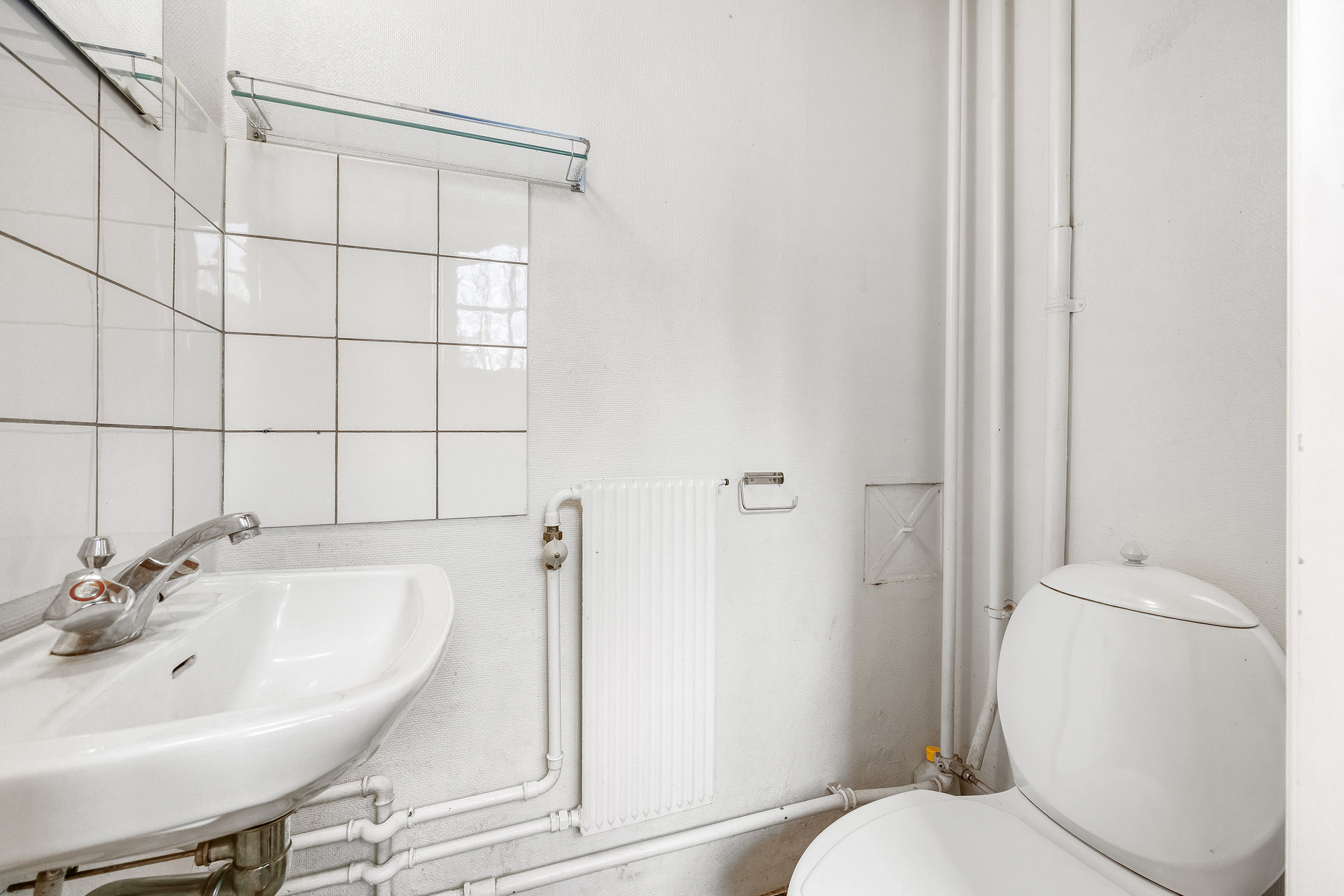 Fremhævet toilet billede i fuldskærmstilstand. Billede af Bygaden 33, Søborg, 3250 Gilleleje