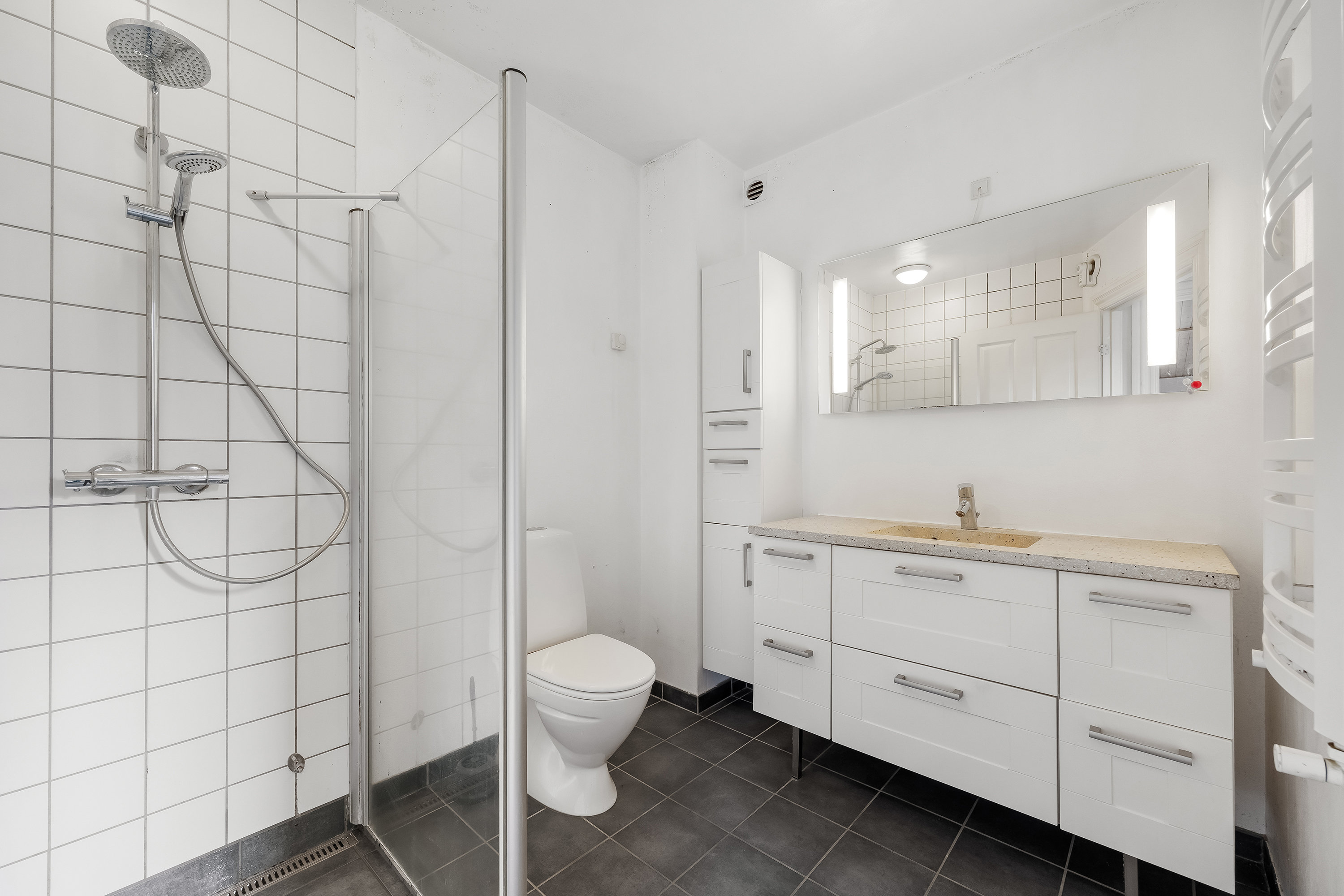 Fremhævet badeværelse billede i fuldskærmstilstand. Billede af Bygaden 33, Søborg, 3250 Gilleleje