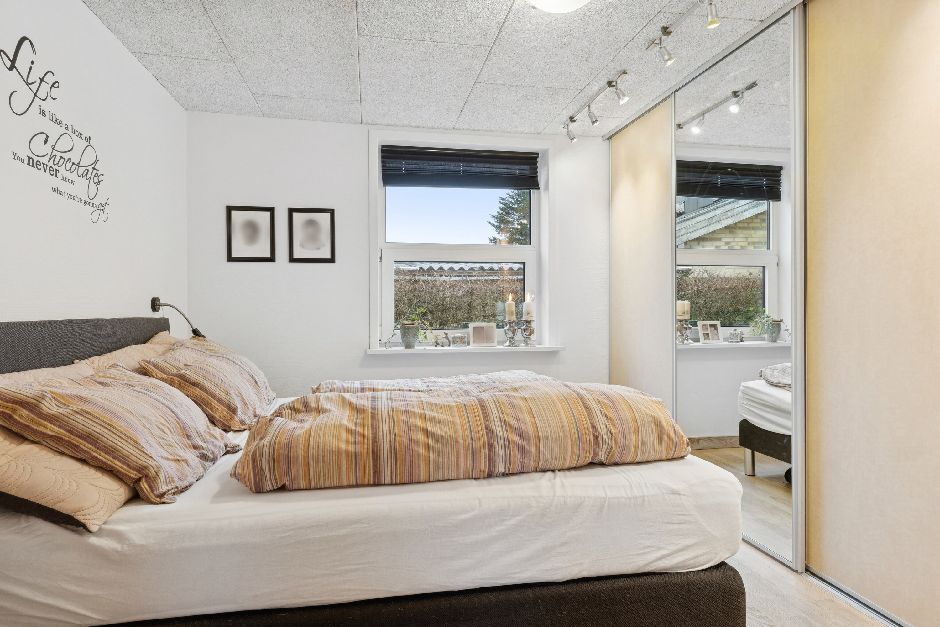 Fremhævet soveværelse billede i fuldskærmstilstand. Billede af Liljevej 6, 9800 Hjørring