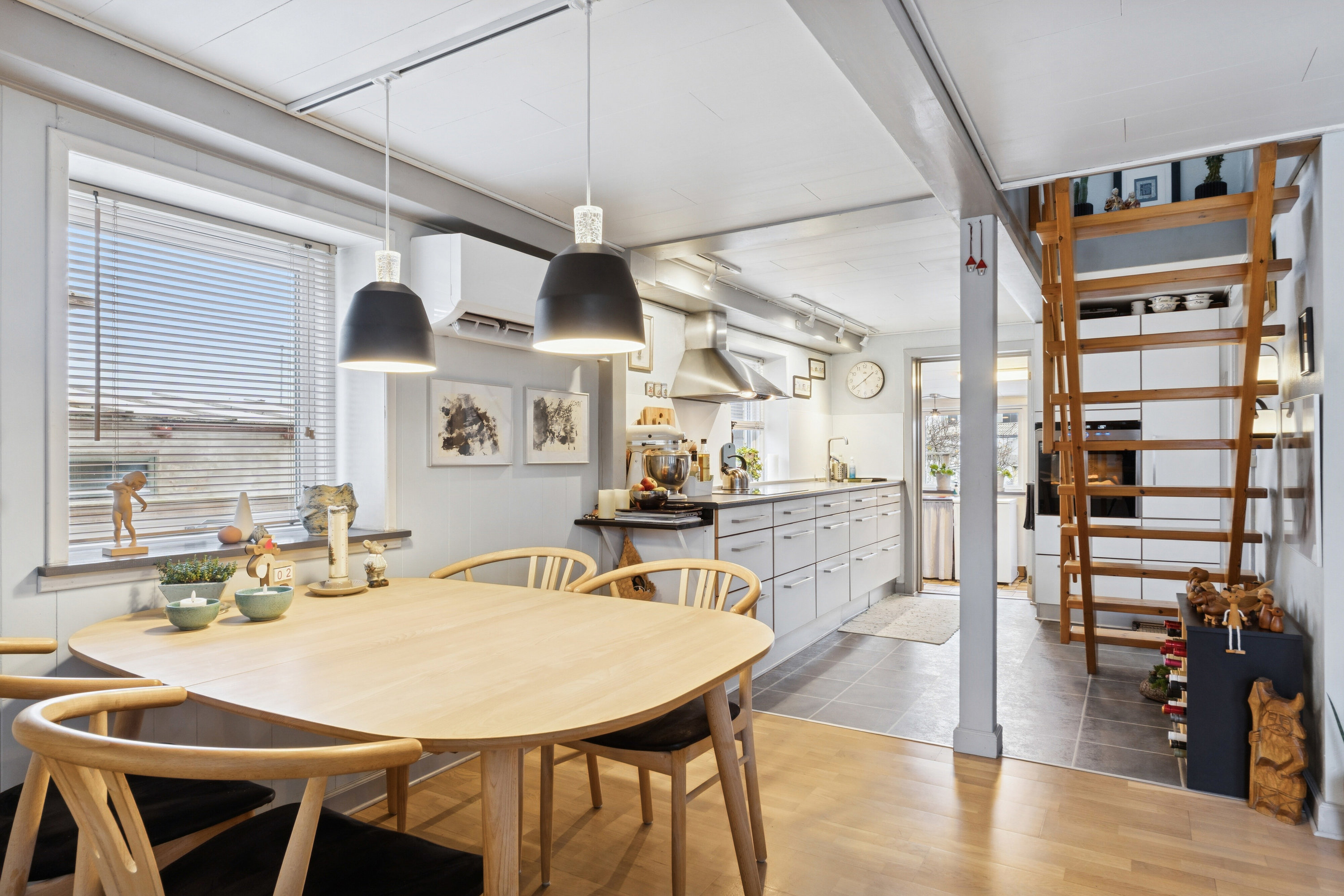 Fremhævet spisestue billede i fuldskærmstilstand. Billede af Strandgade 12, 5935 Bagenkop