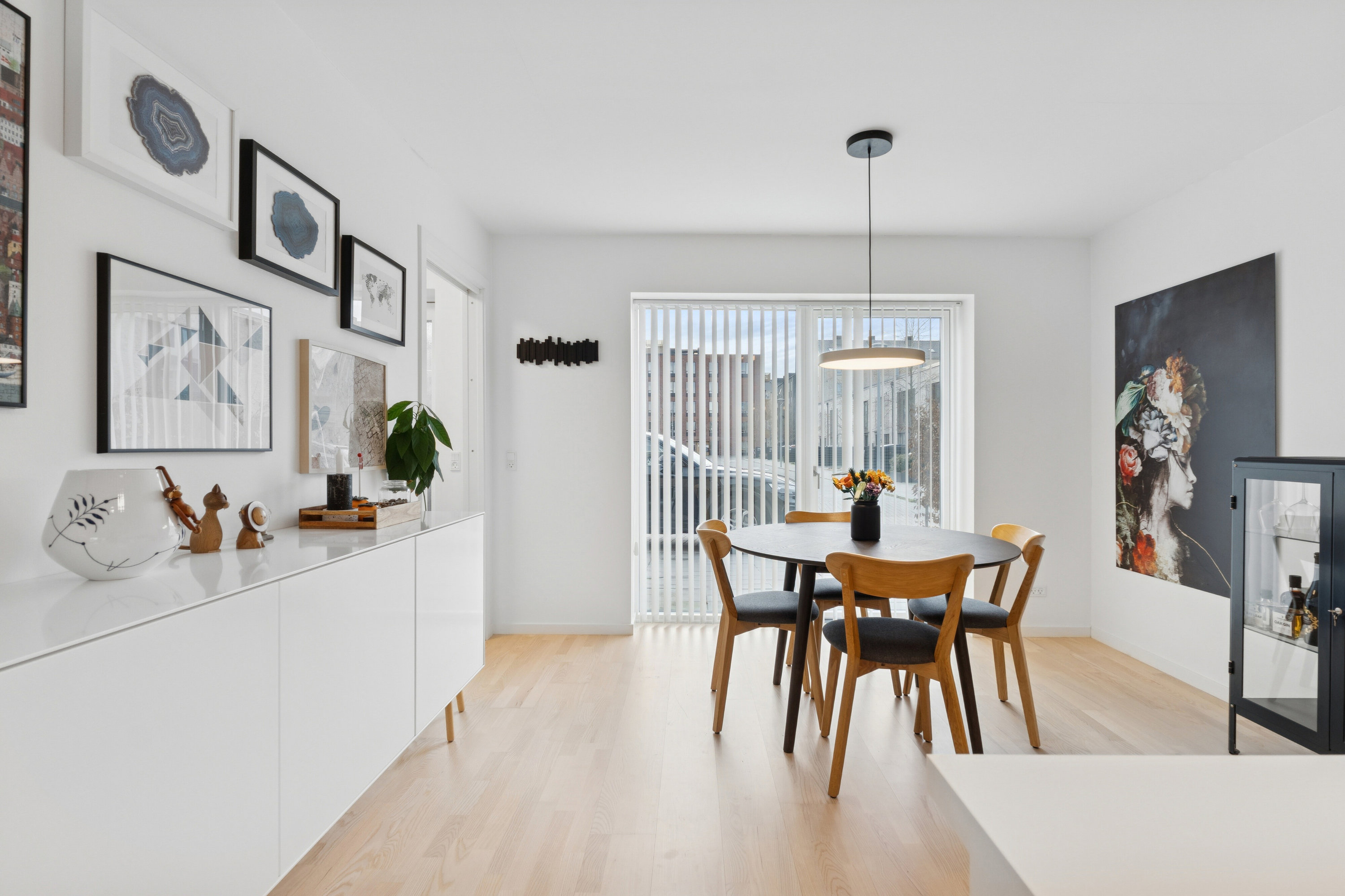 Fremhævet spisestue billede i fuldskærmstilstand. Billede af Guldrankevej 78, 5200 Odense V