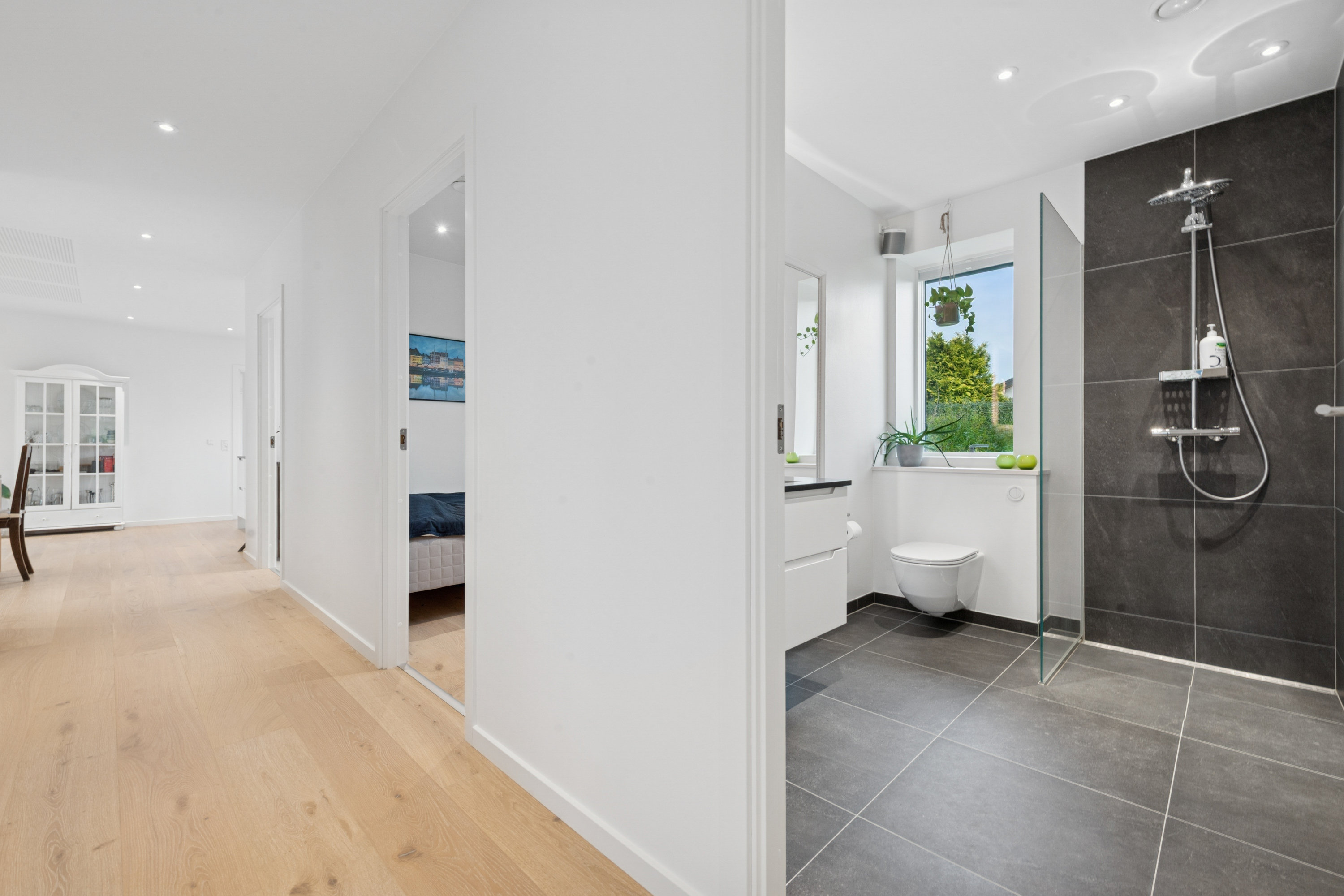 Fremhævet gang billede i fuldskærmstilstand. Billede af Vibesvinget 7, 2670 Greve