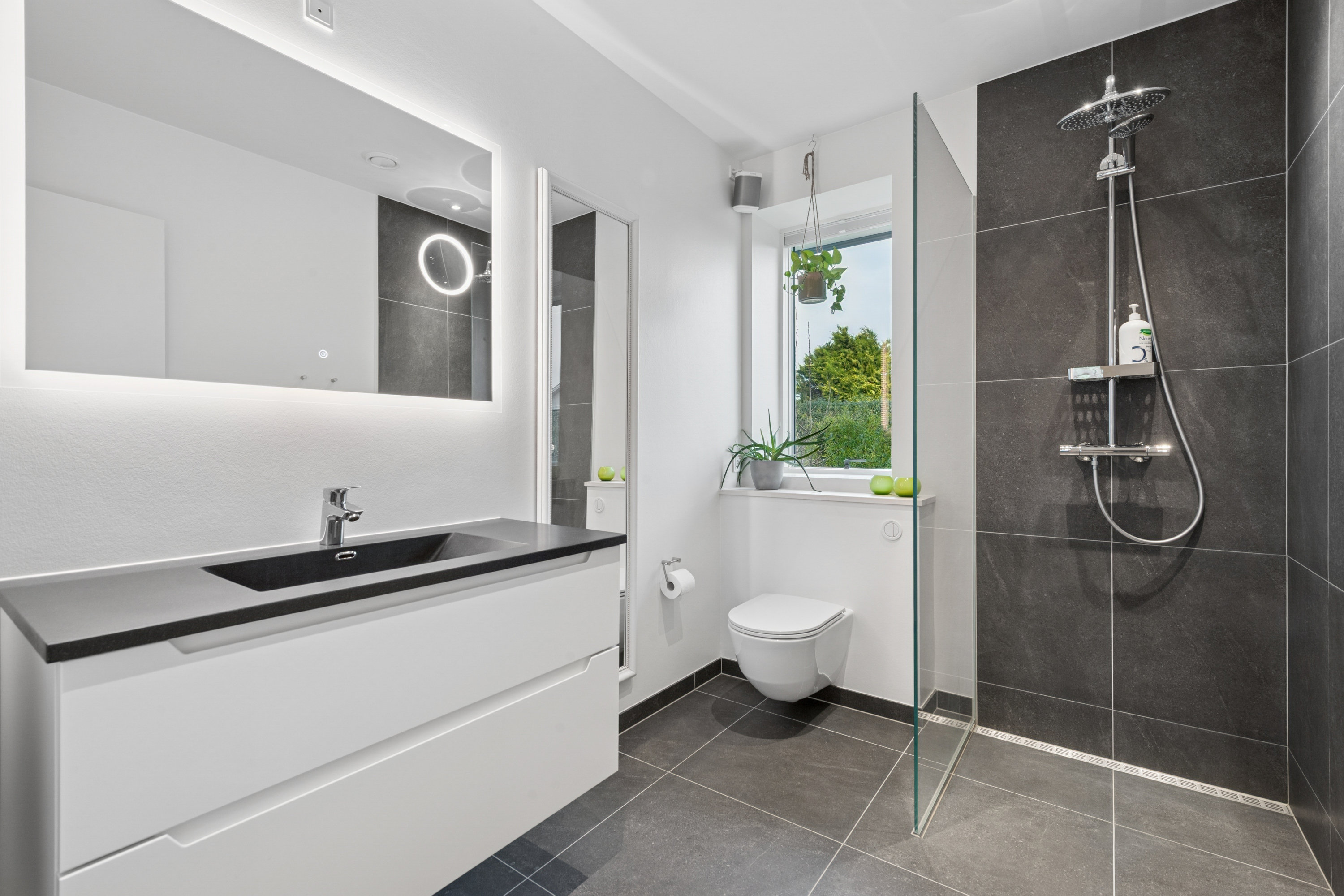 Fremhævet badeværelse billede i fuldskærmstilstand. Billede af Vibesvinget 7, 2670 Greve