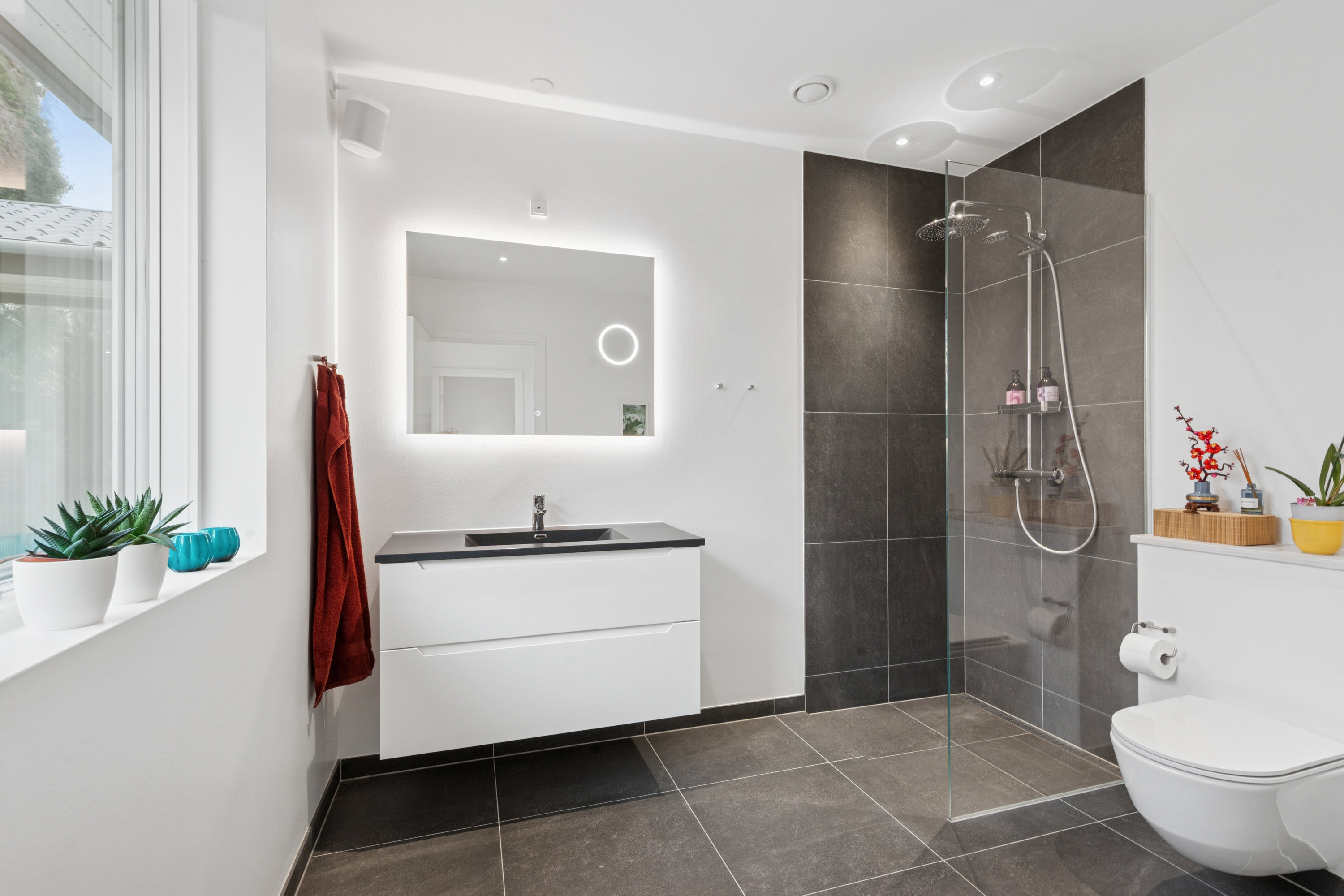 Fremhævet badeværelse billede i fuldskærmstilstand. Billede af Vibesvinget 7, 2670 Greve