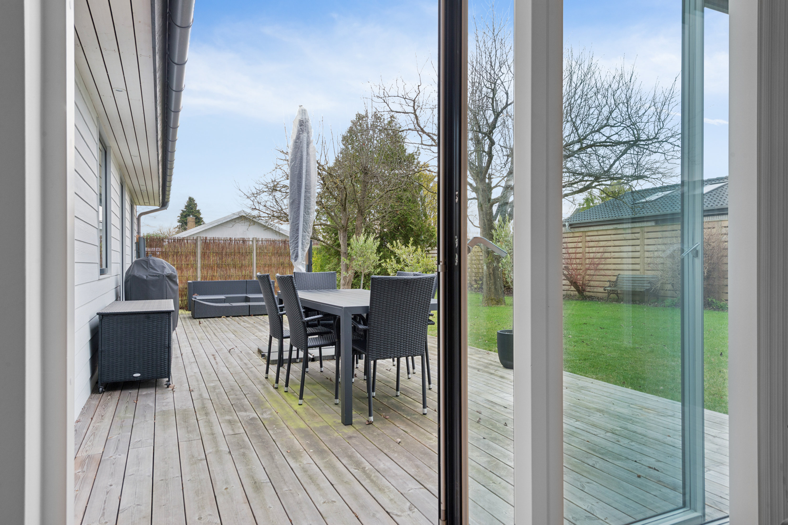 Fremhævet terrasse billede i fuldskærmstilstand. Billede af Vibesvinget 7, 2670 Greve