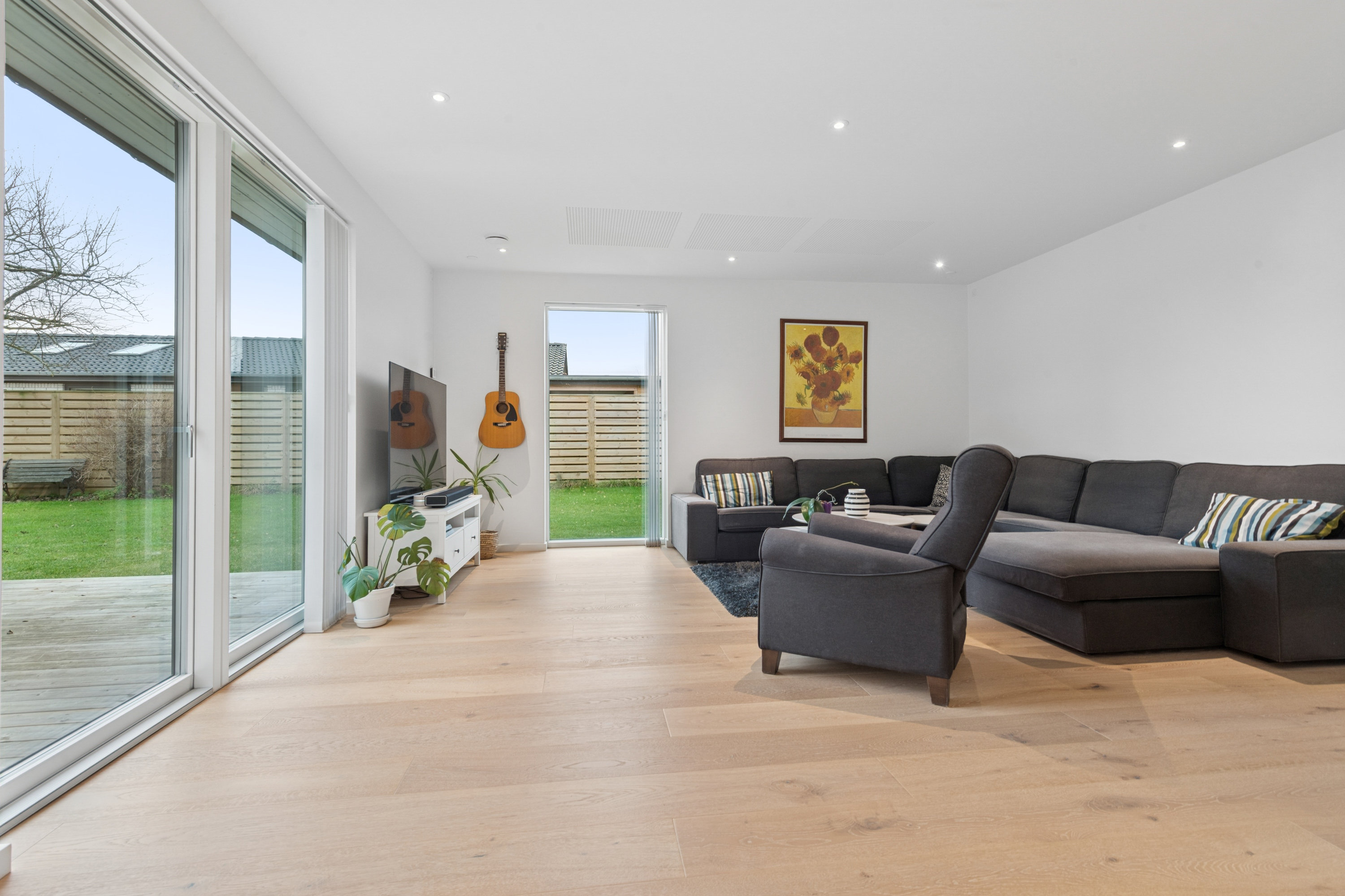 Fremhævet stue billede i fuldskærmstilstand. Billede af Vibesvinget 7, 2670 Greve