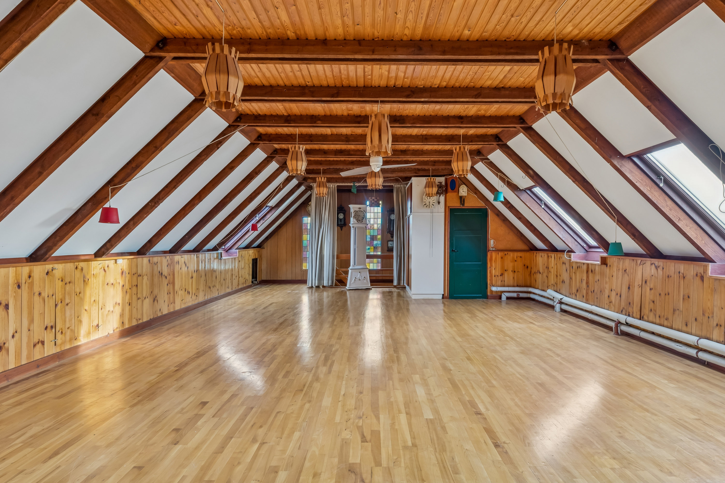 Fremhævet stue billede i fuldskærmstilstand. Billede af Åvænget 35, 2630 Taastrup