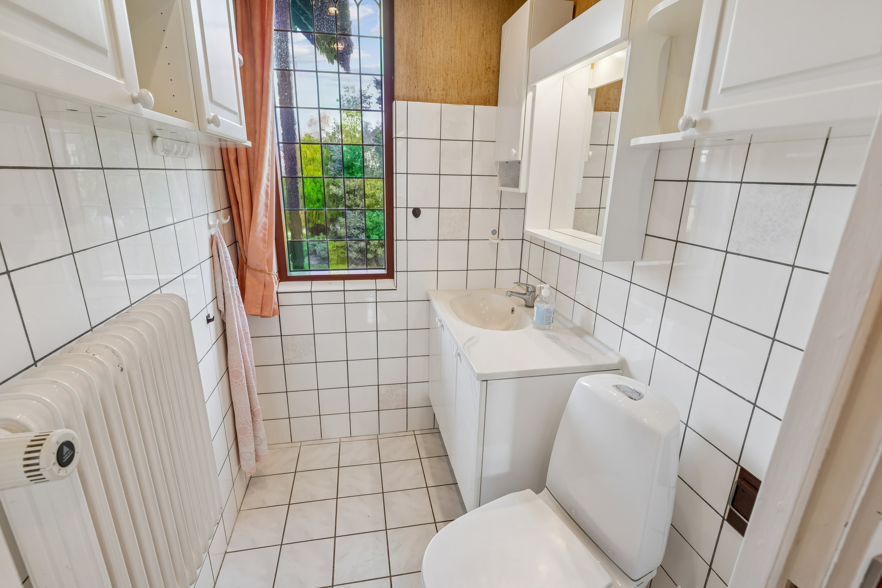 Fremhævet badeværelse billede i fuldskærmstilstand. Billede af Åvænget 35, 2630 Taastrup