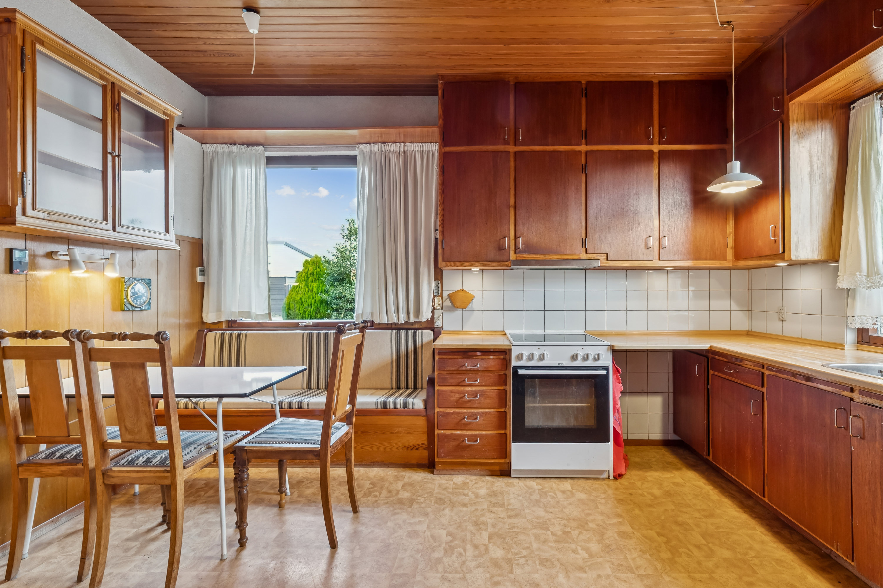 Fremhævet køkken billede i fuldskærmstilstand. Billede af Åvænget 35, 2630 Taastrup