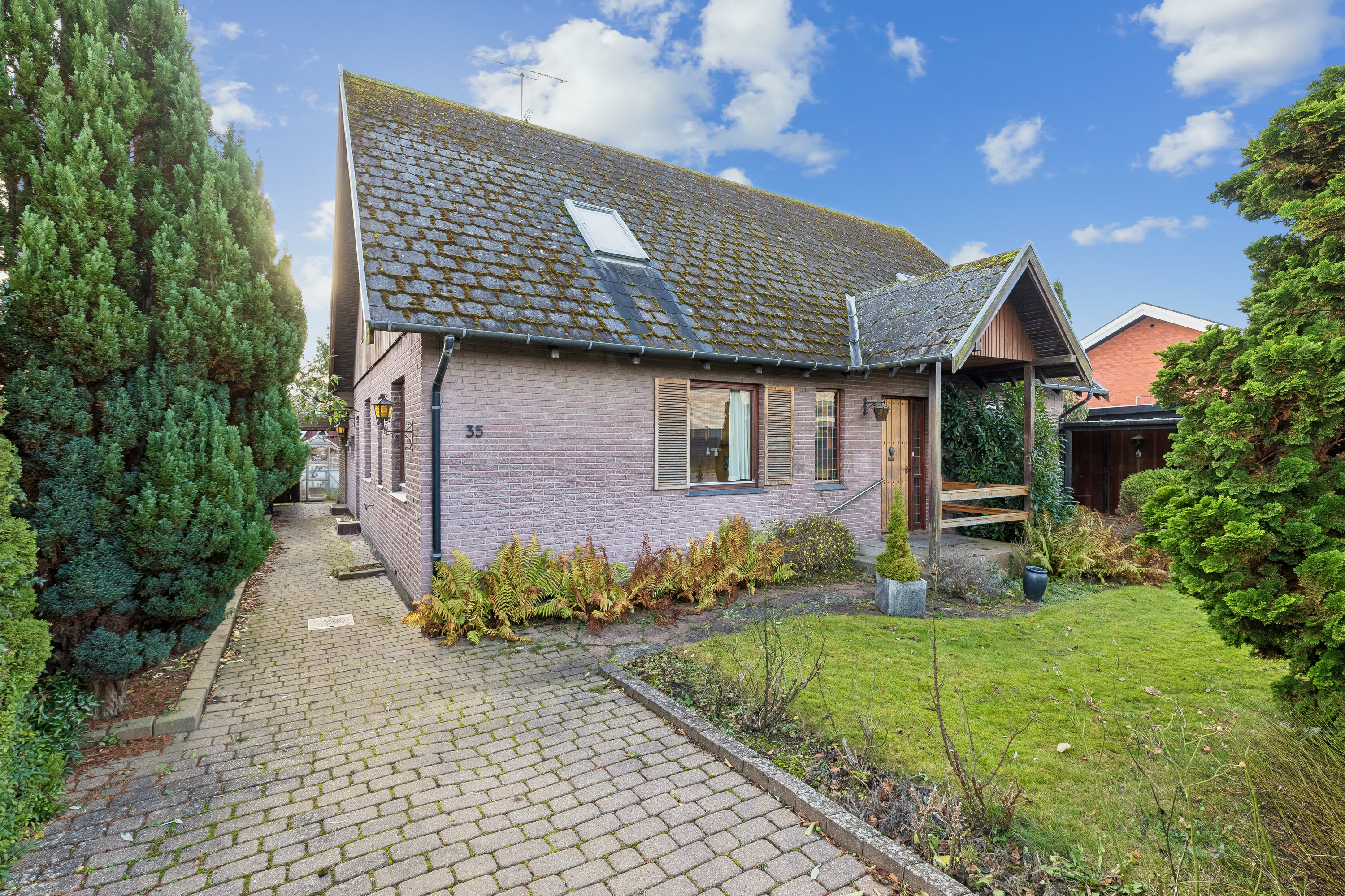 Fremhævet andet billede i fuldskærmstilstand. Billede af Åvænget 35, 2630 Taastrup