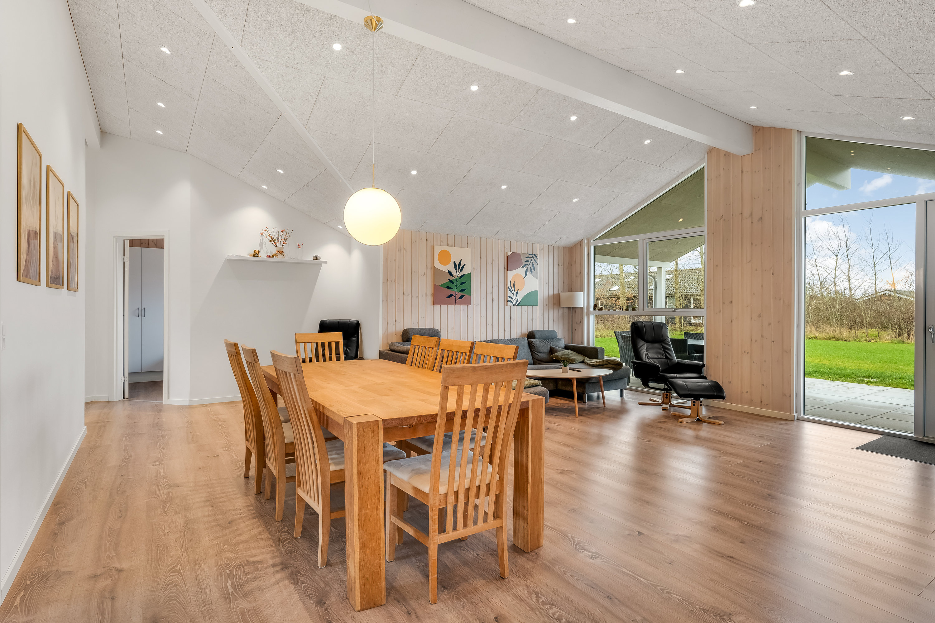 Fremhævet stue billede i fuldskærmstilstand. Billede af Hindbærvej 3, Vostrup, 6880 Tarm