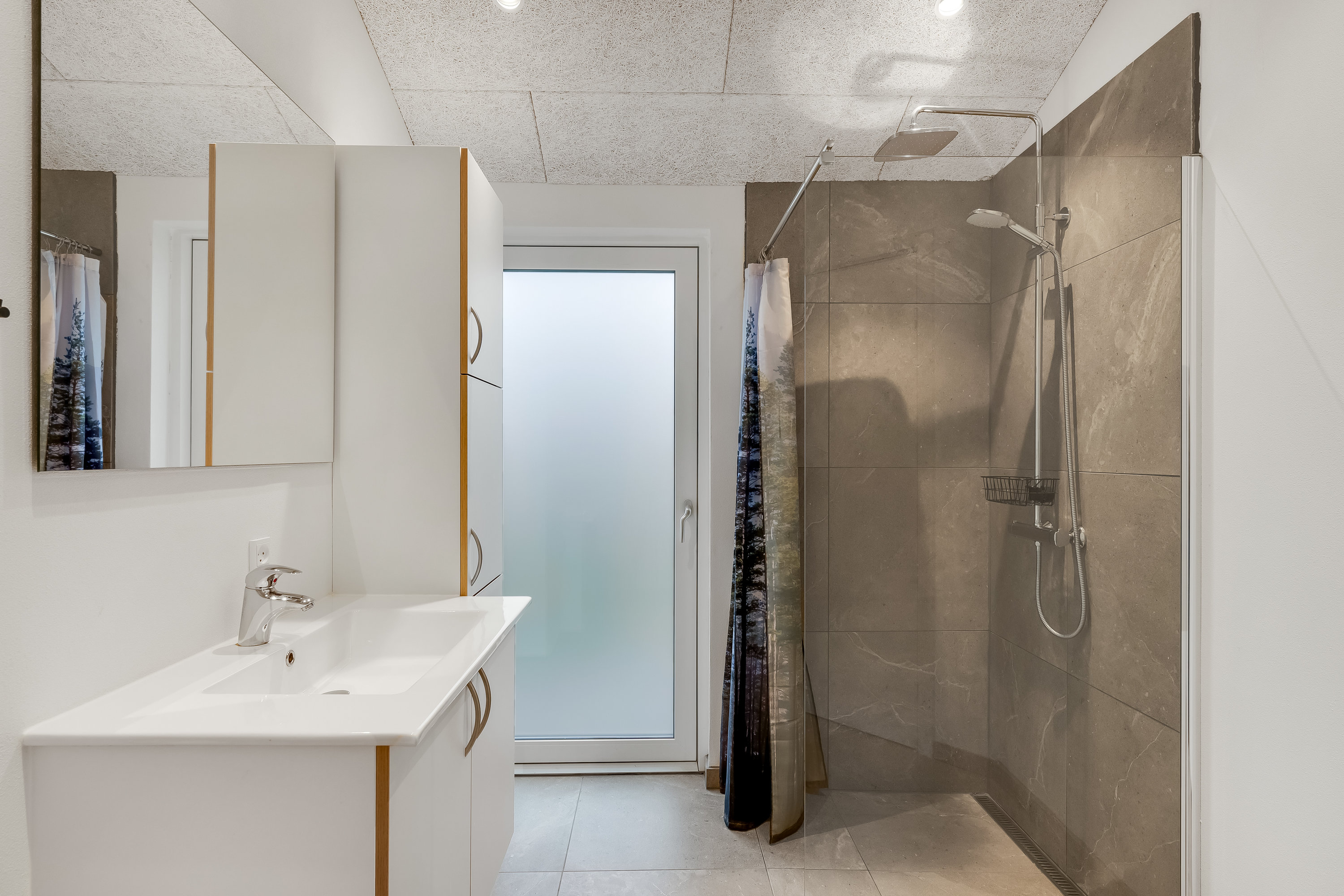 Fremhævet badeværelse billede i fuldskærmstilstand. Billede af Hindbærvej 3, Vostrup, 6880 Tarm