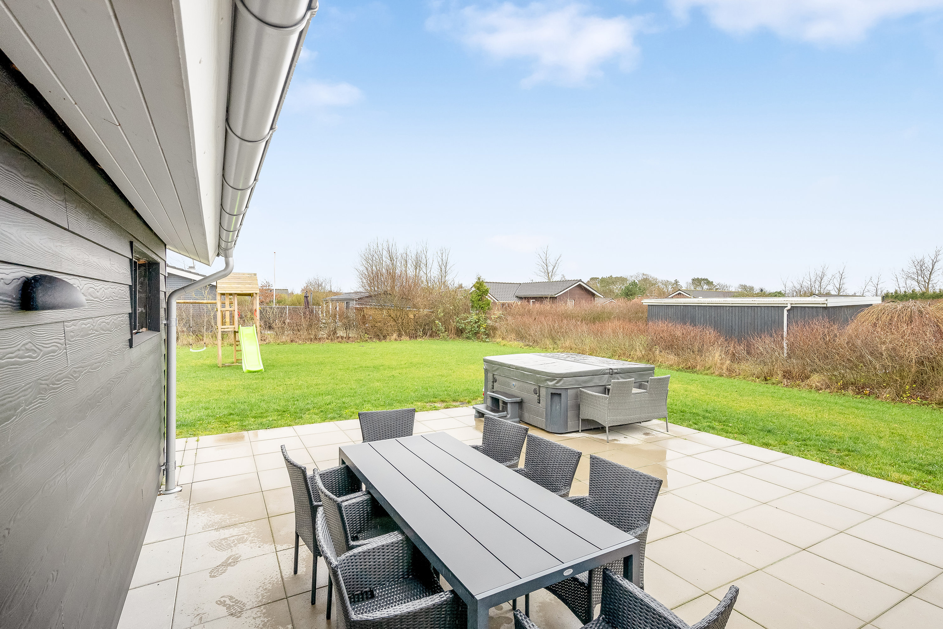 Fremhævet terrasse billede i fuldskærmstilstand. Billede af Hindbærvej 3, Vostrup, 6880 Tarm