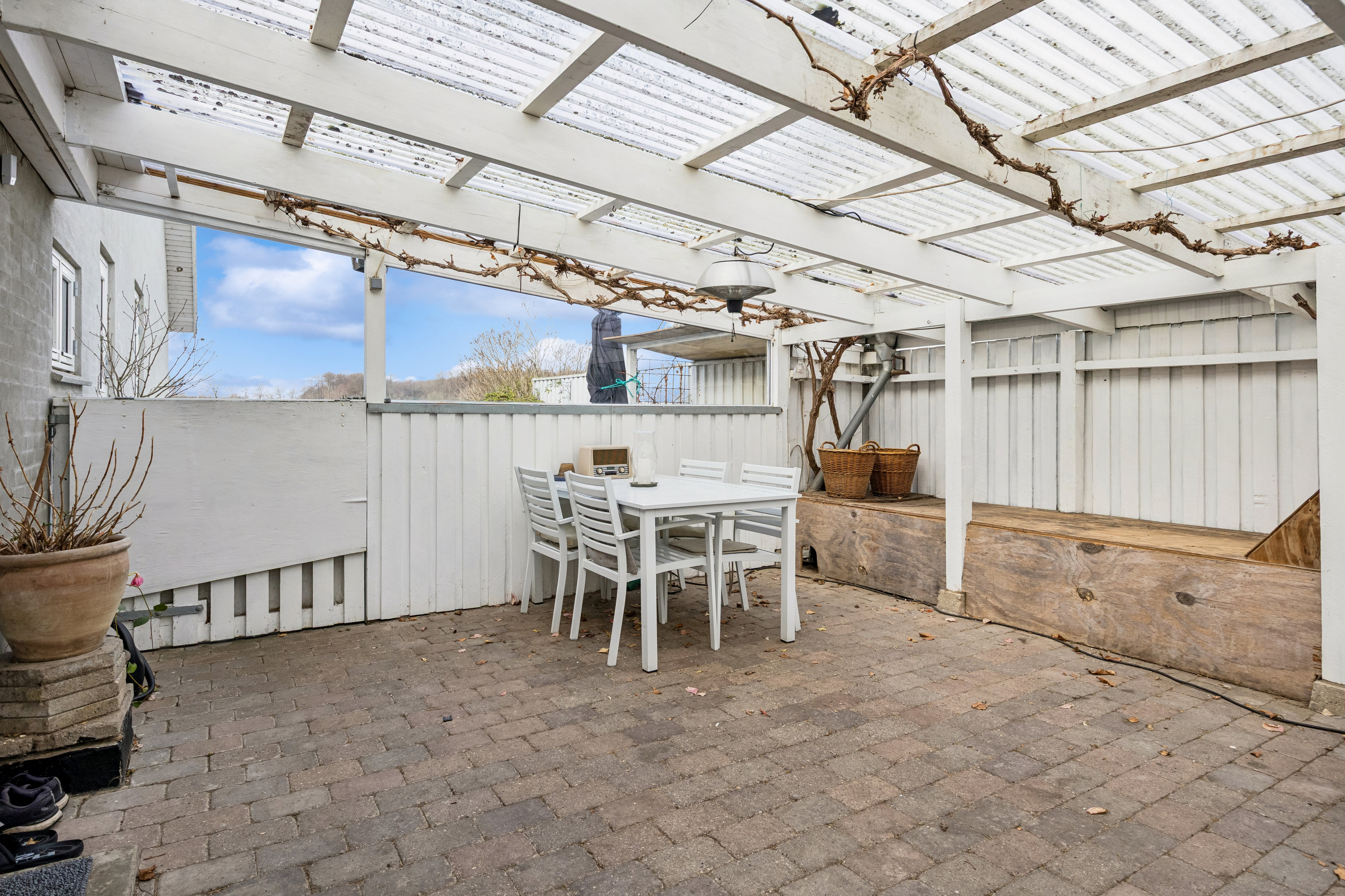 Fremhævet terrasse billede i fuldskærmstilstand. Billede af Overdrevsvejen 39, Lellinge, 4600 Køge