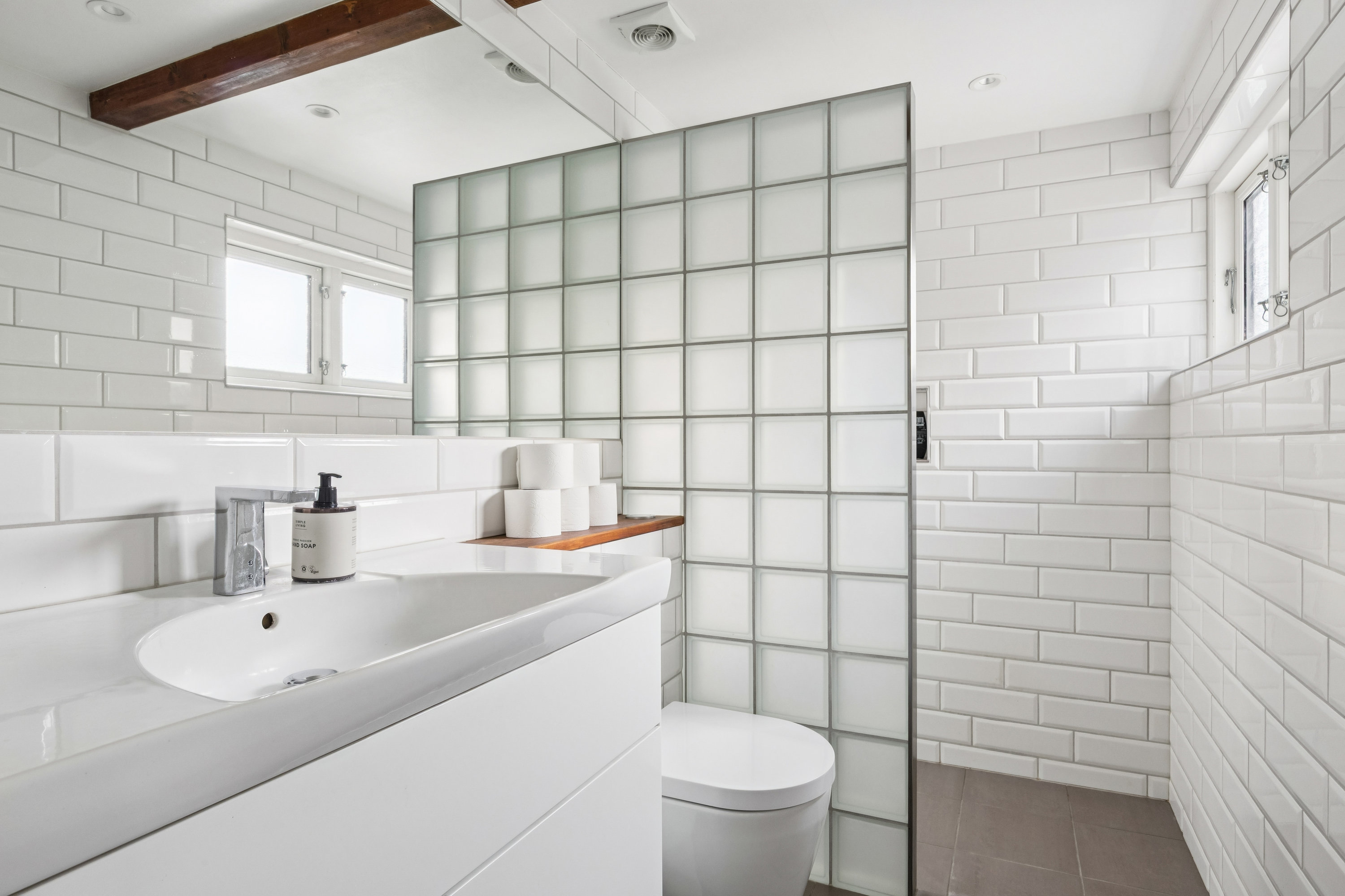 Fremhævet badeværelse billede i fuldskærmstilstand. Billede af Overdrevsvejen 39, Lellinge, 4600 Køge