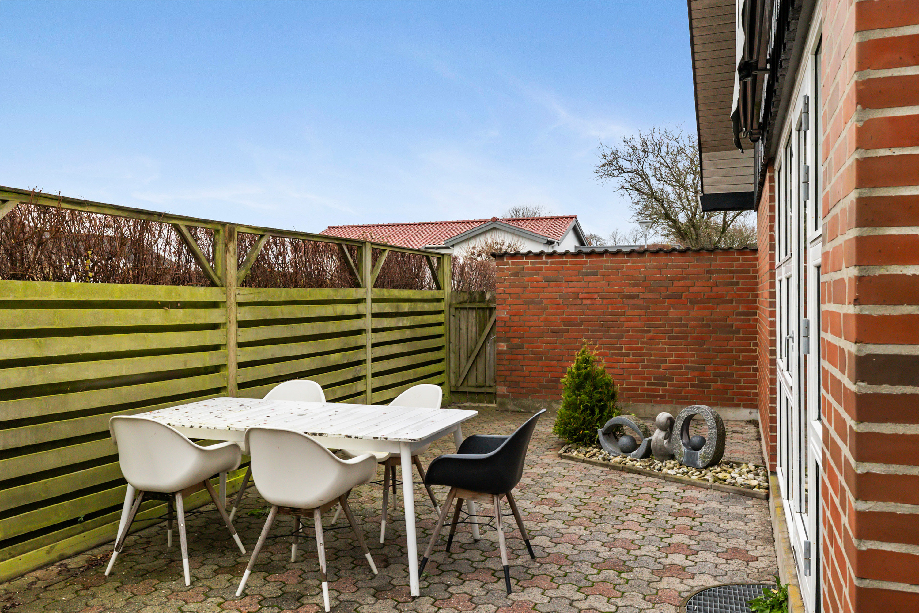 Fremhævet terrasse billede i fuldskærmstilstand. Billede af Valmuevej 3, 9870 Sindal