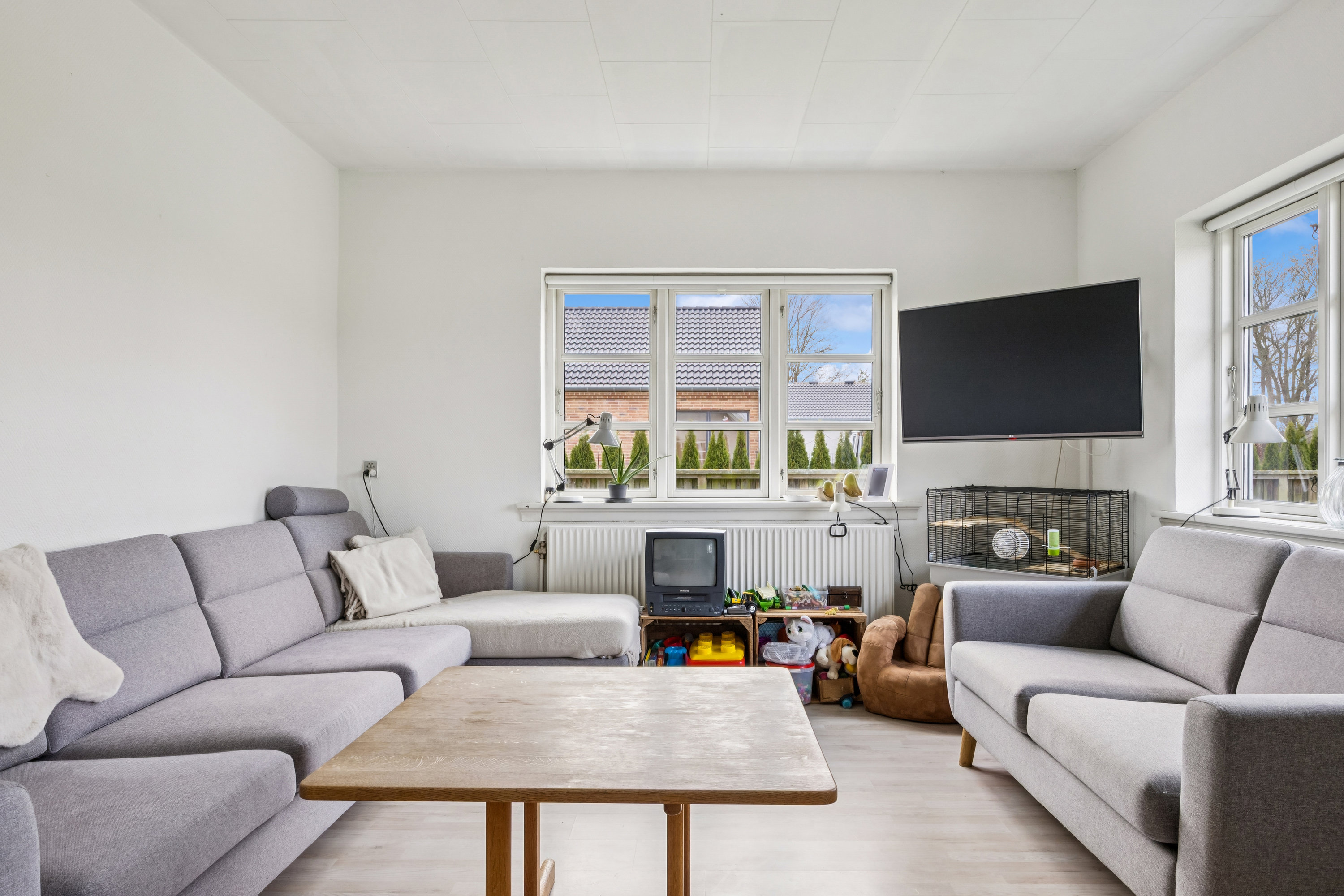 Fremhævet stue billede i fuldskærmstilstand. Billede af Overdrevsvejen 39, Lellinge, 4600 Køge