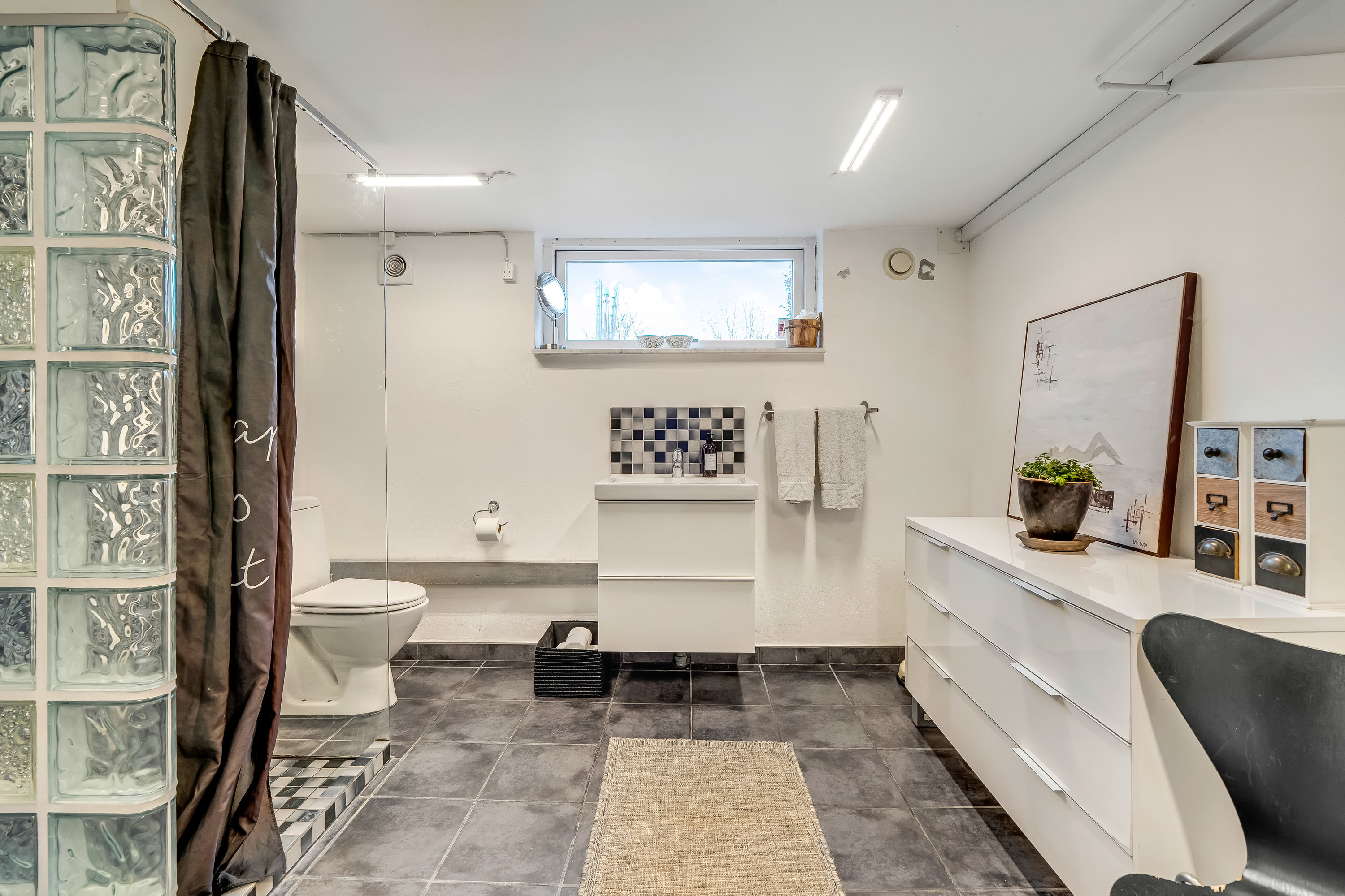 Fremhævet badeværelse billede i fuldskærmstilstand. Billede af Hulebækvej 4, 3320 Skævinge