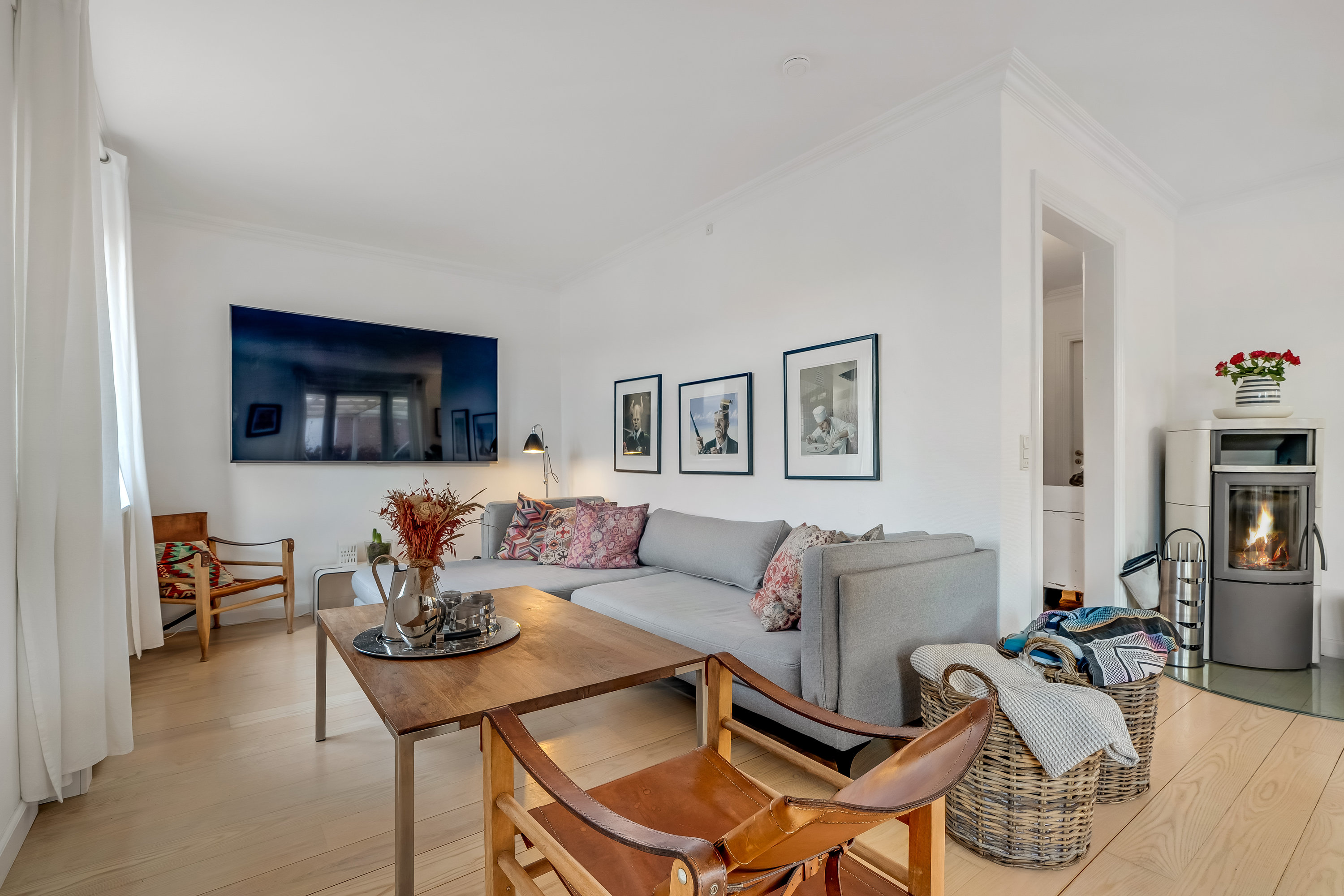 Fremhævet stue billede i fuldskærmstilstand. Billede af Hulebækvej 4, 3320 Skævinge