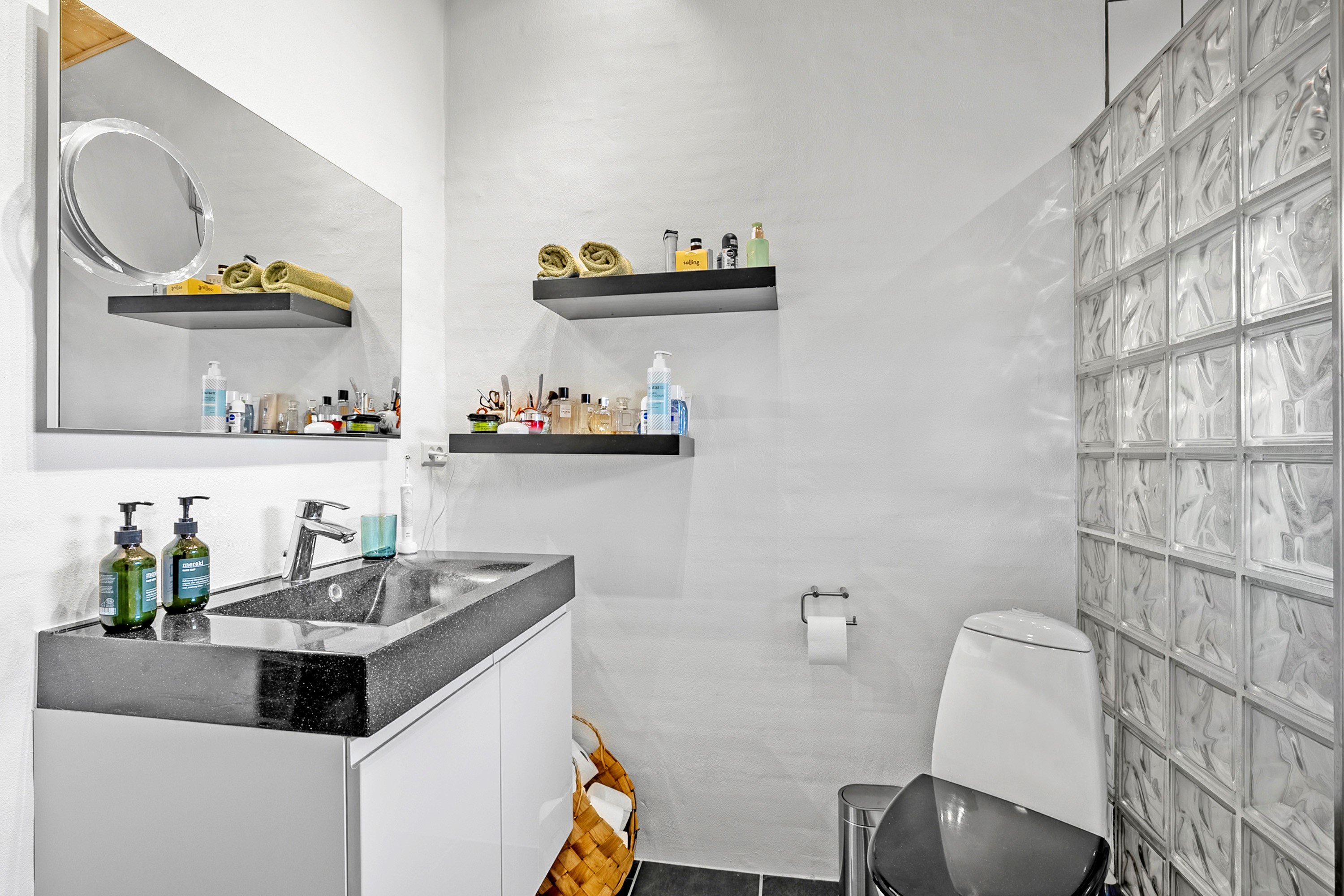 Fremhævet badeværelse billede i fuldskærmstilstand. Billede af Storkevej 48, Frølunde Fed, 4220 Korsør