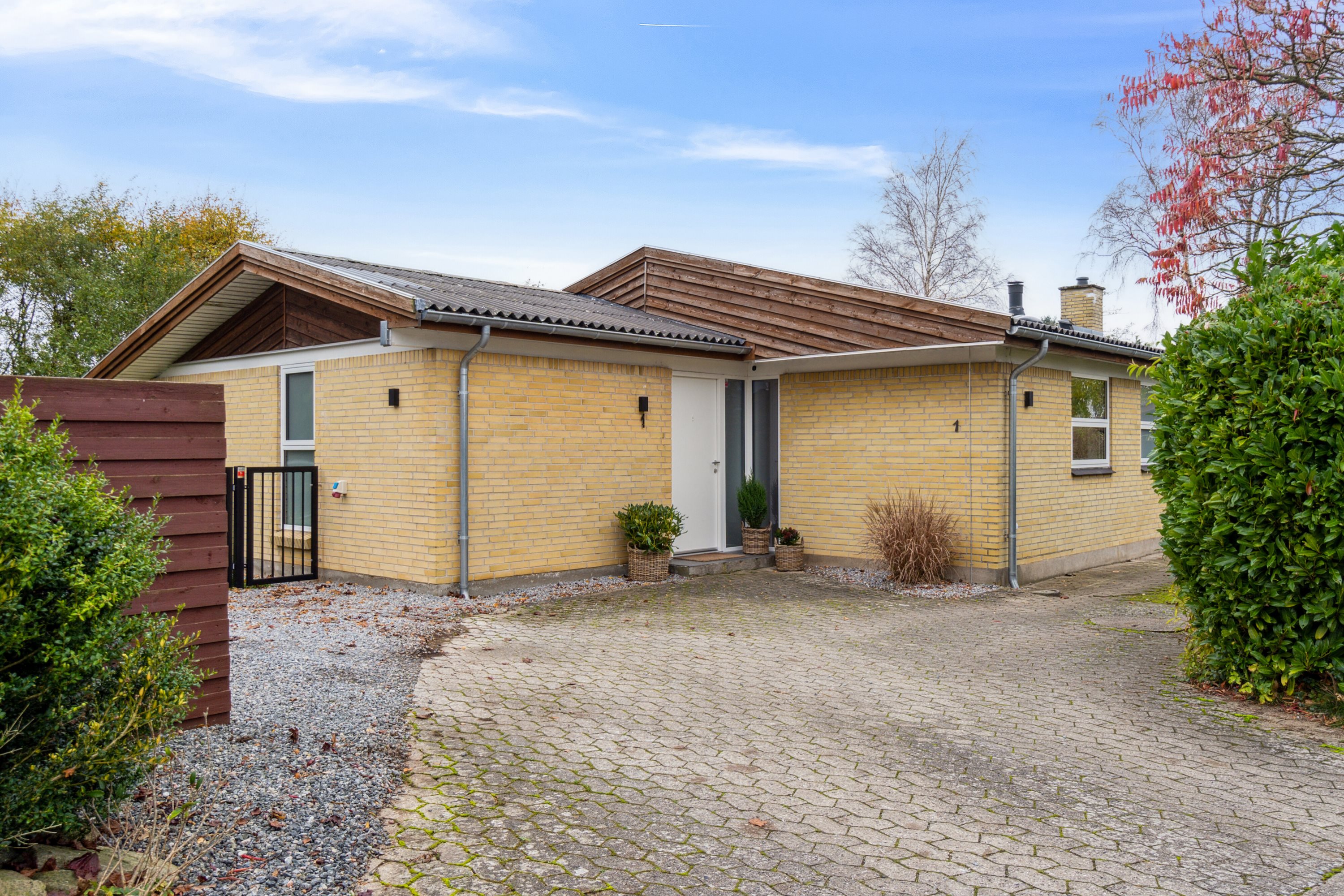 Fremhævet set fra vejen billede i fuldskærmstilstand. Billede af Baldersvej 1, Slagelse, 4200 Slagelse