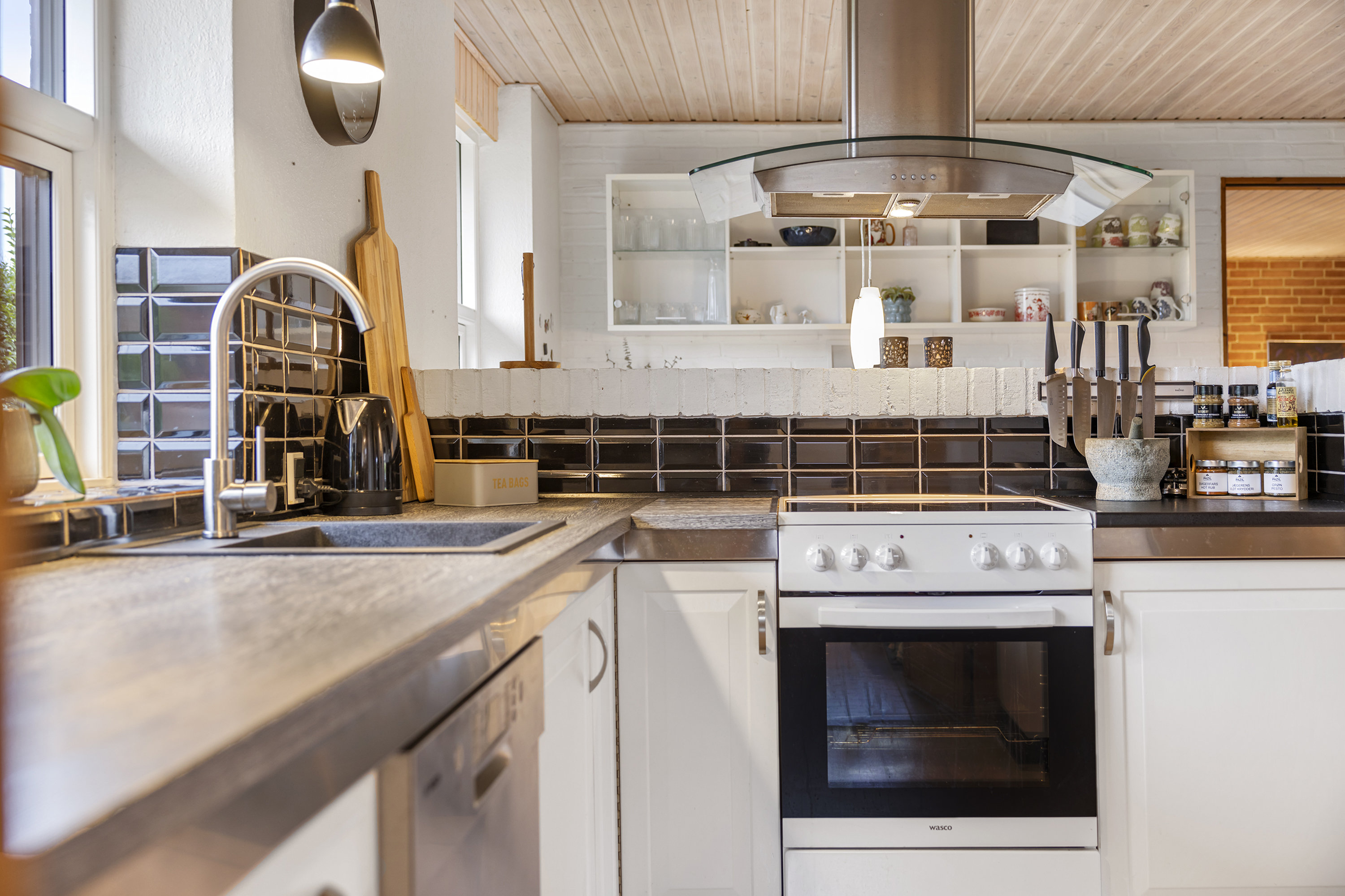 Fremhævet køkken billede i fuldskærmstilstand. Billede af Tennisvej 42, 9900 Frederikshavn