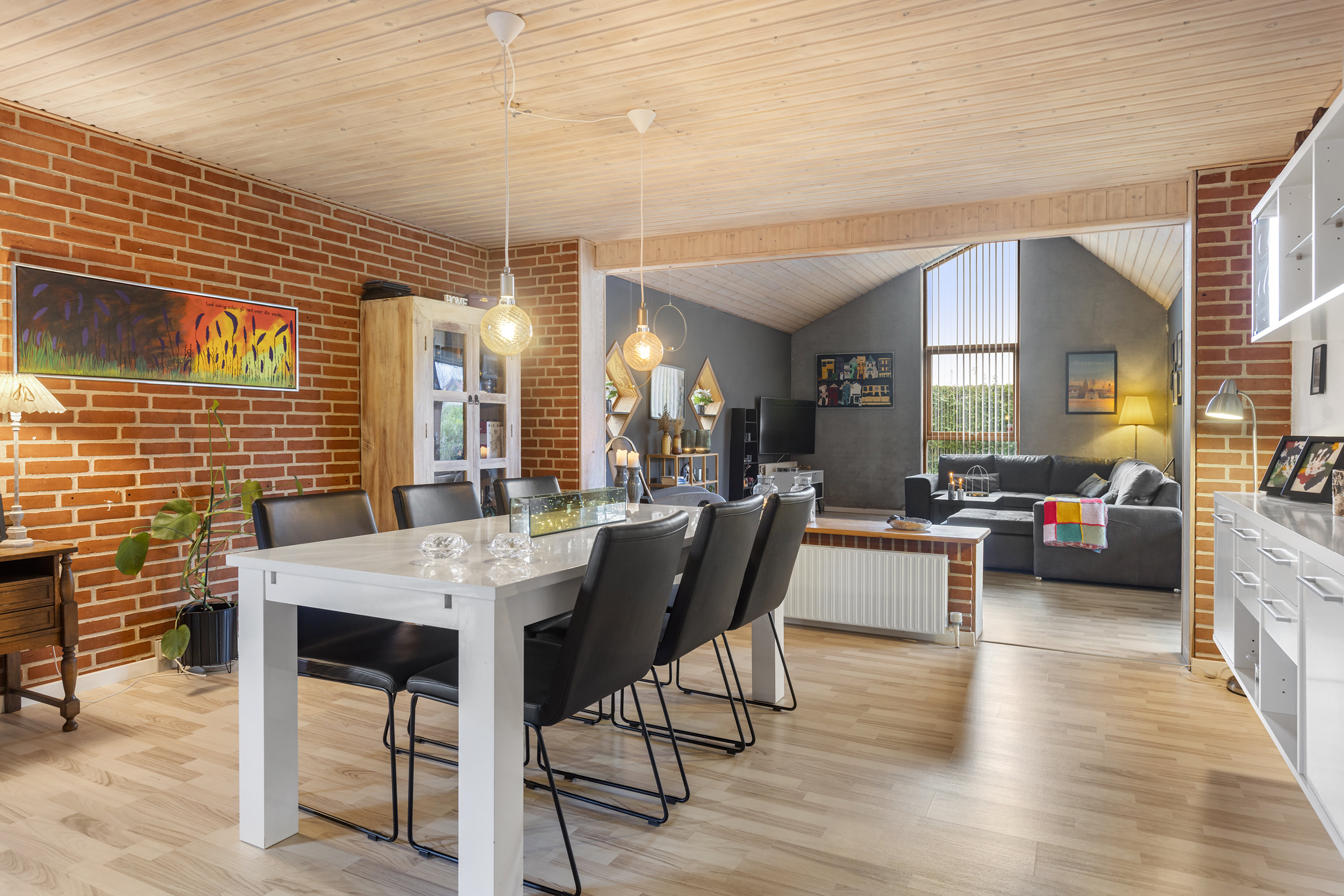 Fremhævet stue billede i fuldskærmstilstand. Billede af Tennisvej 42, 9900 Frederikshavn