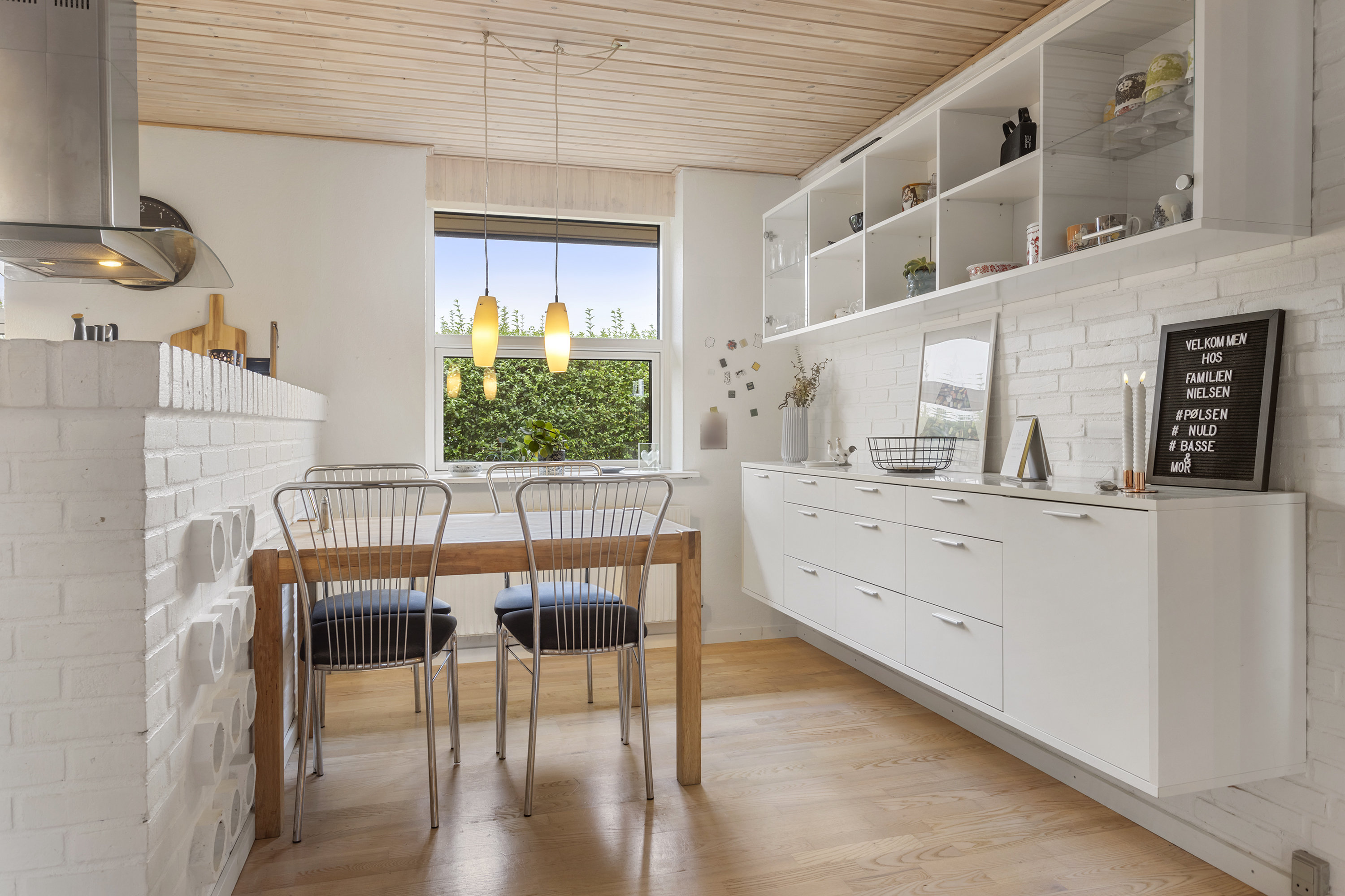 Fremhævet stue billede i fuldskærmstilstand. Billede af Tennisvej 42, 9900 Frederikshavn