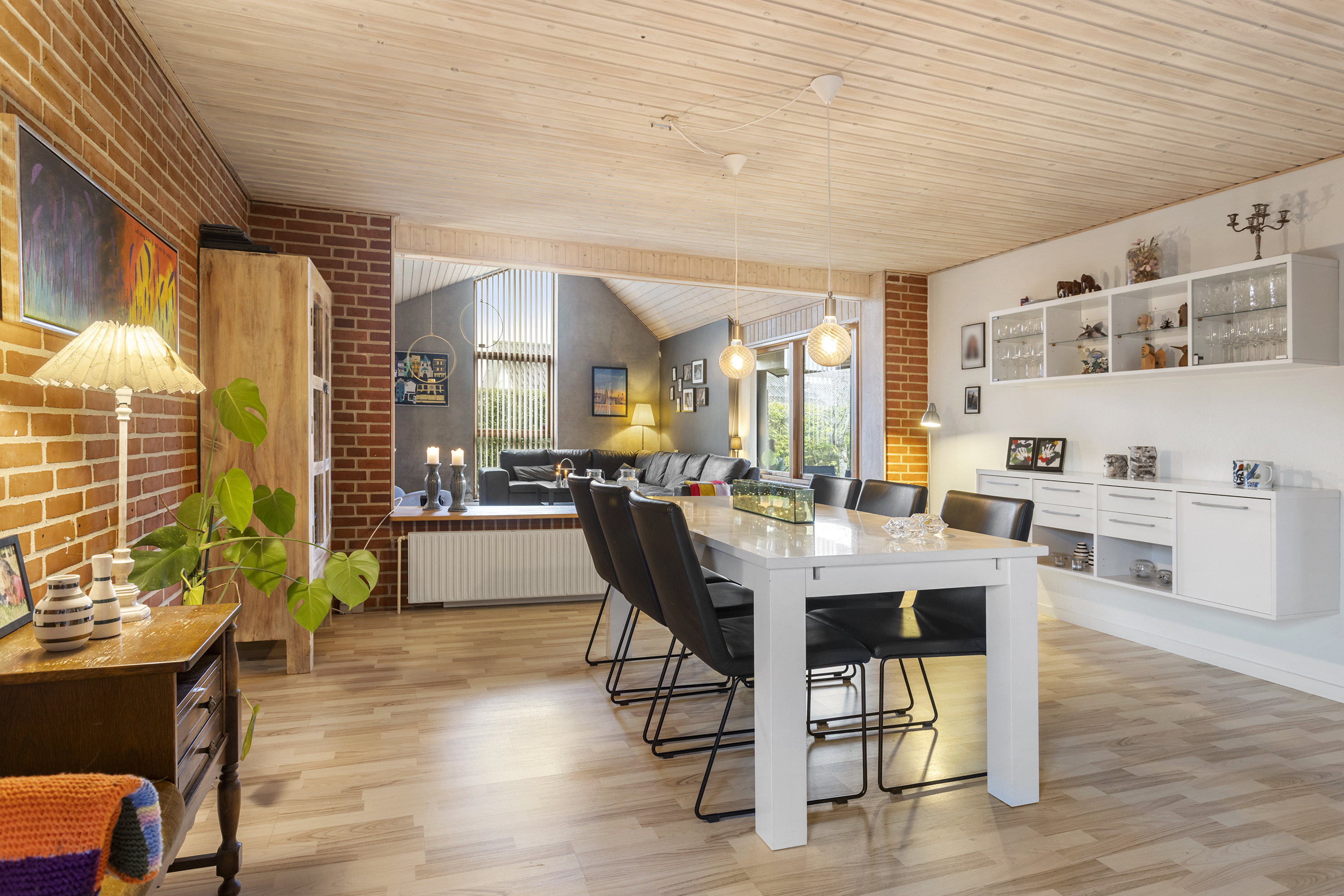 Fremhævet stue billede i fuldskærmstilstand. Billede af Tennisvej 42, 9900 Frederikshavn