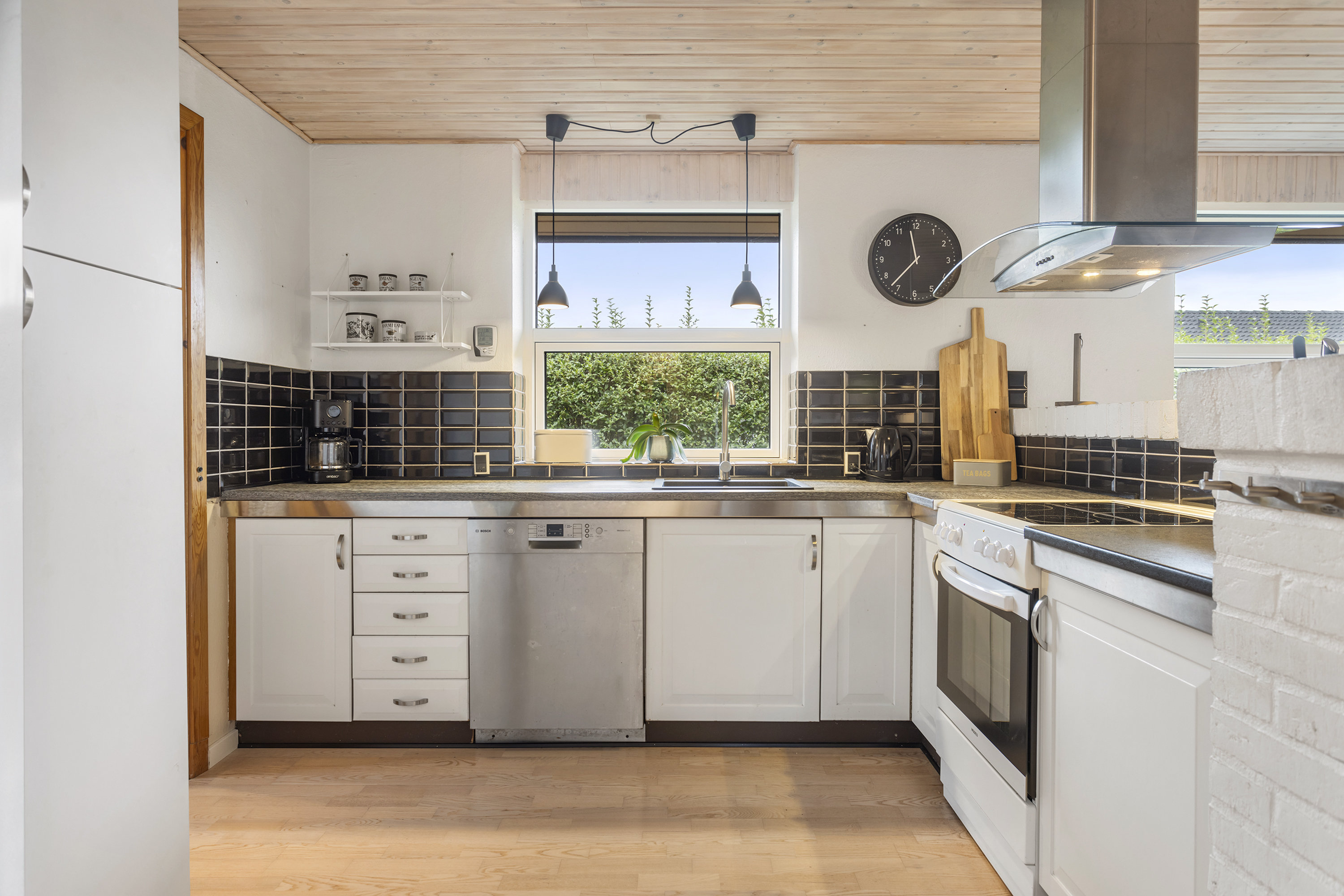 Fremhævet køkken billede i fuldskærmstilstand. Billede af Tennisvej 42, 9900 Frederikshavn