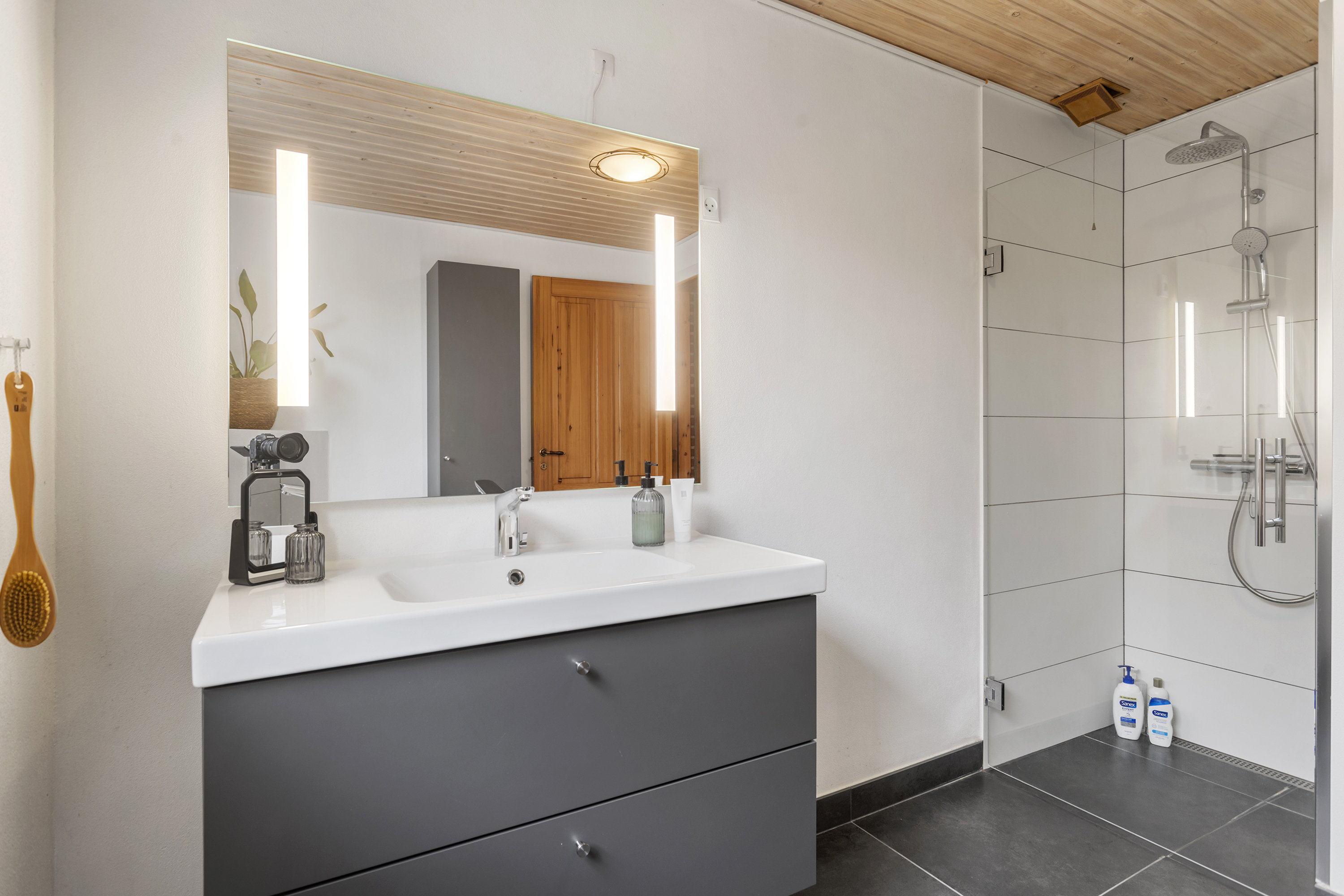 Fremhævet badeværelse billede i fuldskærmstilstand. Billede af Tennisvej 42, 9900 Frederikshavn