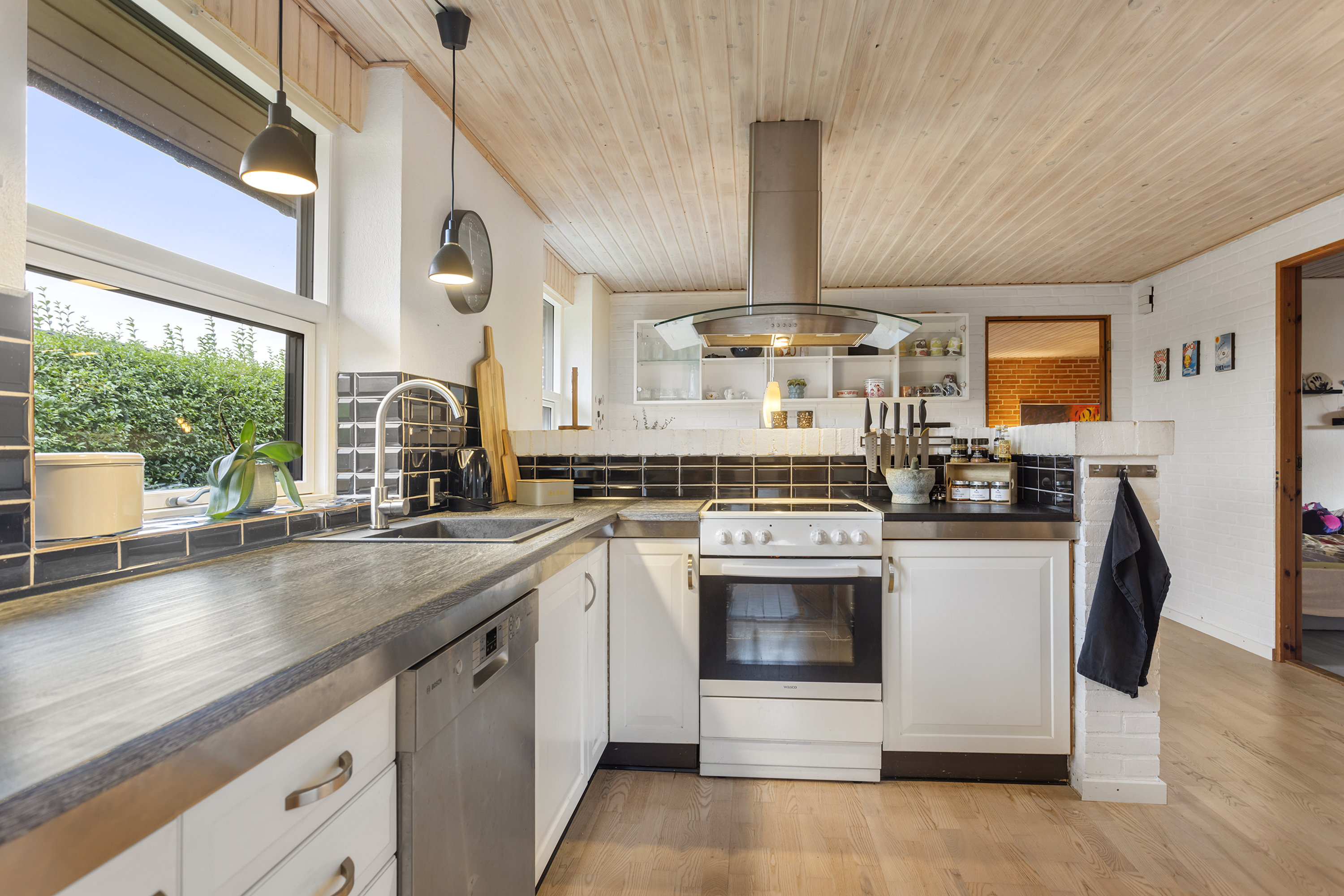 Fremhævet køkken billede i fuldskærmstilstand. Billede af Tennisvej 42, 9900 Frederikshavn