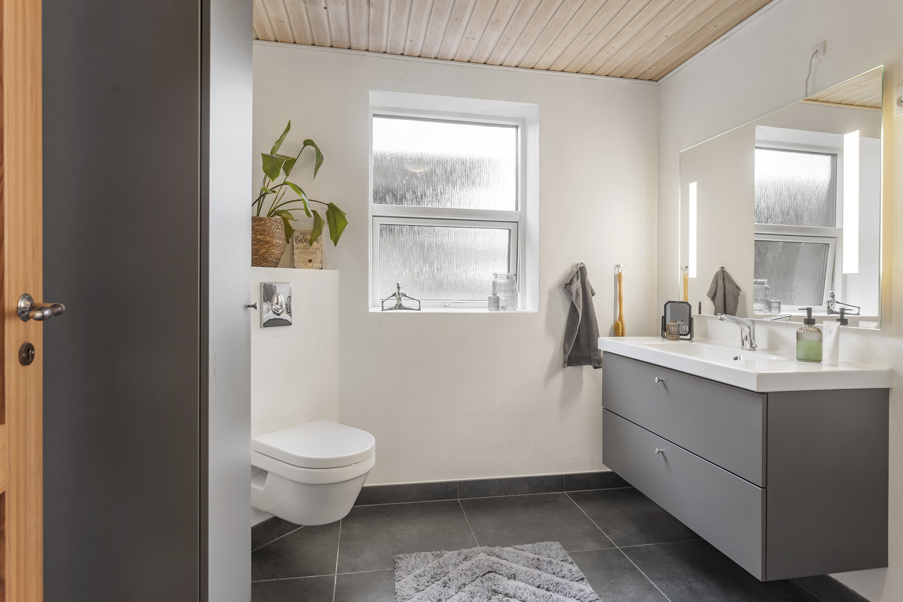 Fremhævet badeværelse billede i fuldskærmstilstand. Billede af Tennisvej 42, 9900 Frederikshavn