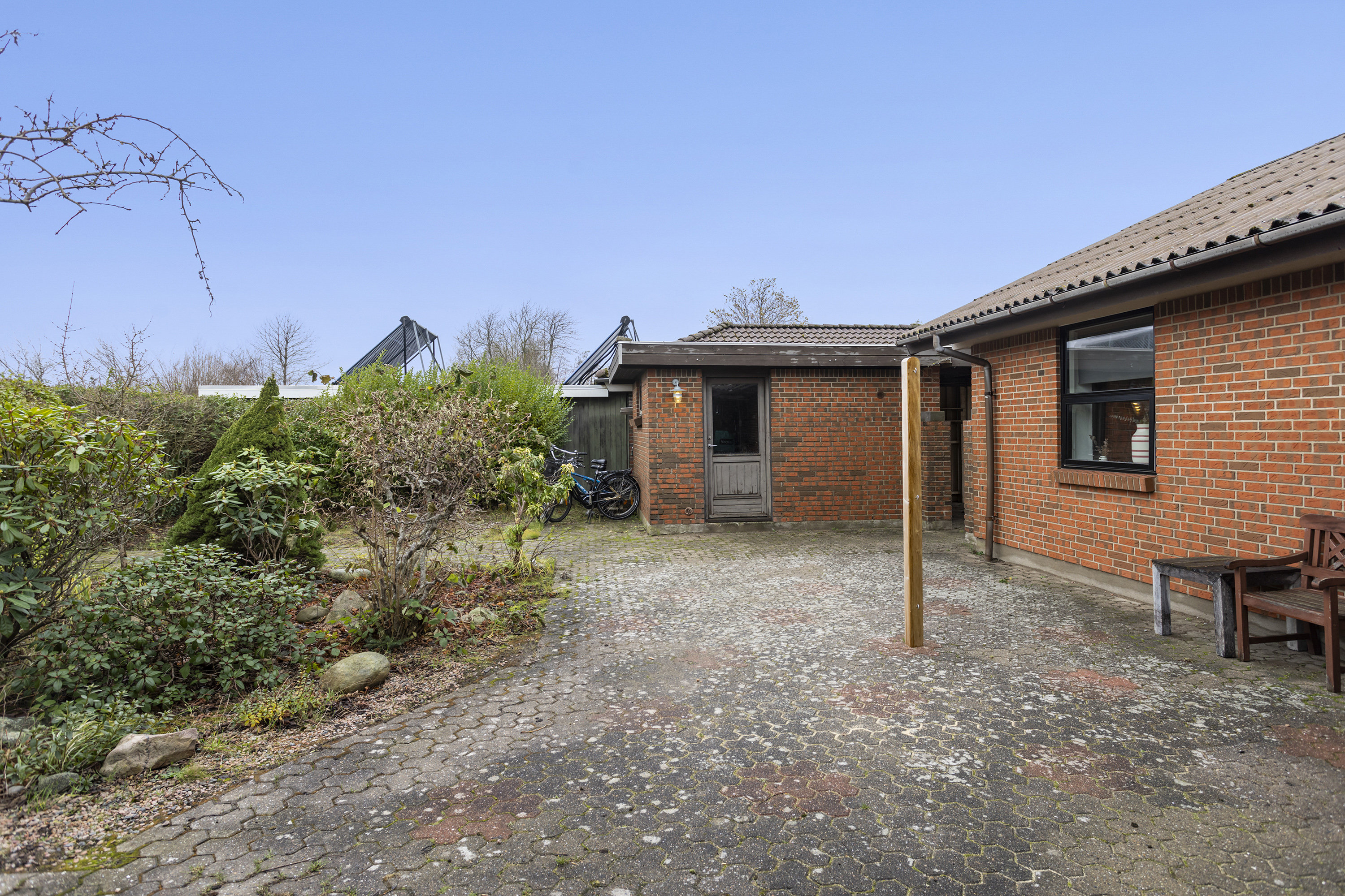 Fremhævet facade billede i fuldskærmstilstand. Billede af Tennisvej 42, 9900 Frederikshavn