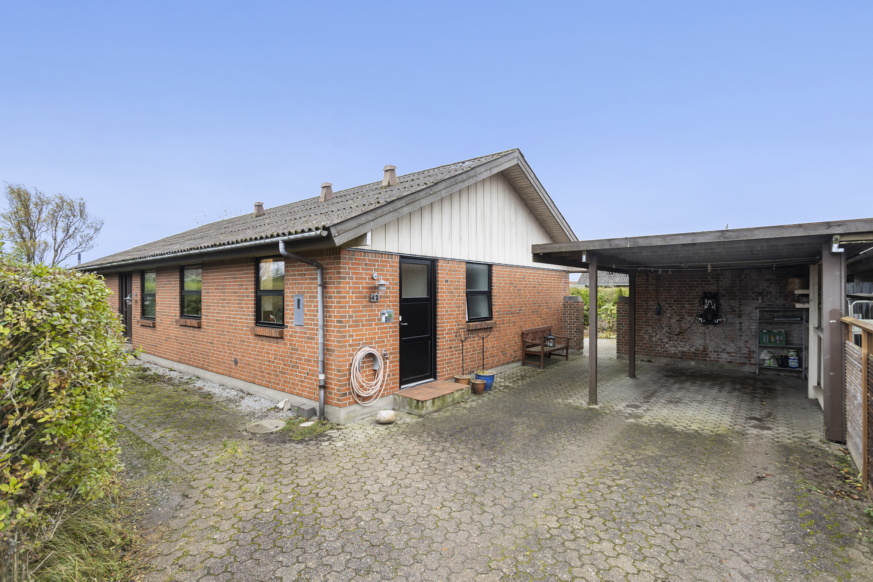 Miniaturebillede 1: facade. Billede af Tennisvej 42, 9900 Frederikshavn