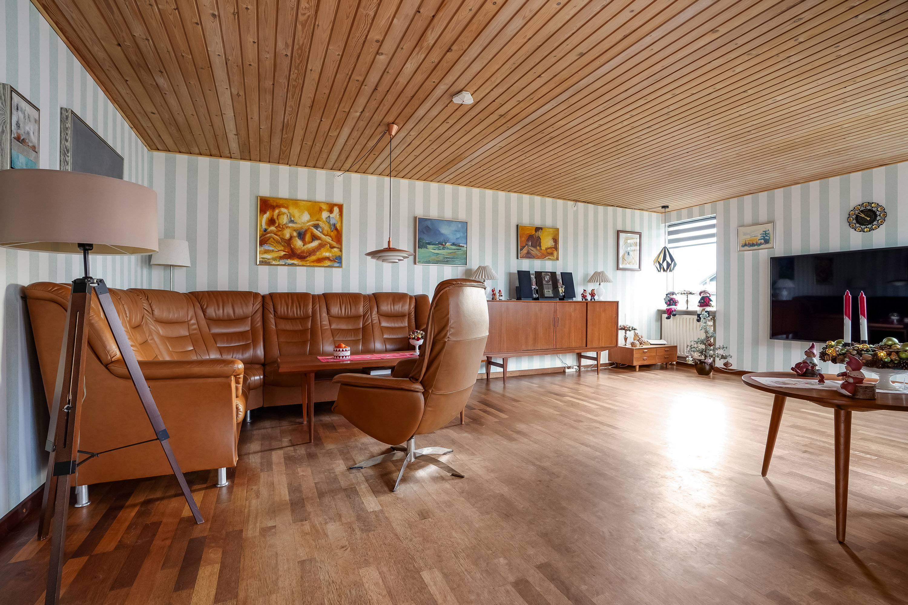 Fremhævet stue billede i fuldskærmstilstand. Billede af Marthavænget 10, Næsby, 5270 Odense N