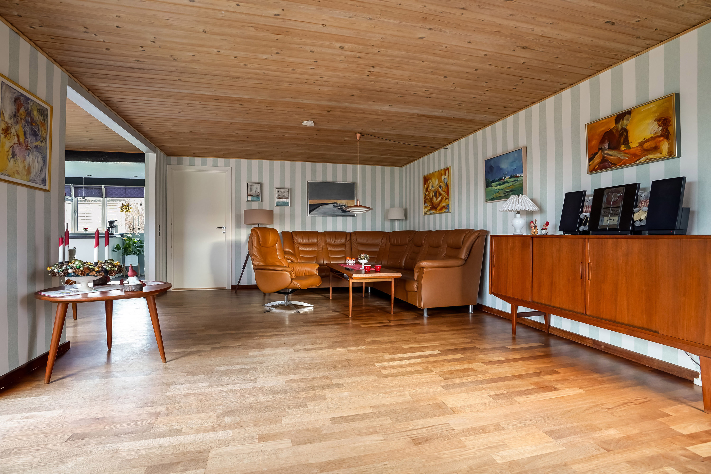 Fremhævet stue billede i fuldskærmstilstand. Billede af Marthavænget 10, Næsby, 5270 Odense N